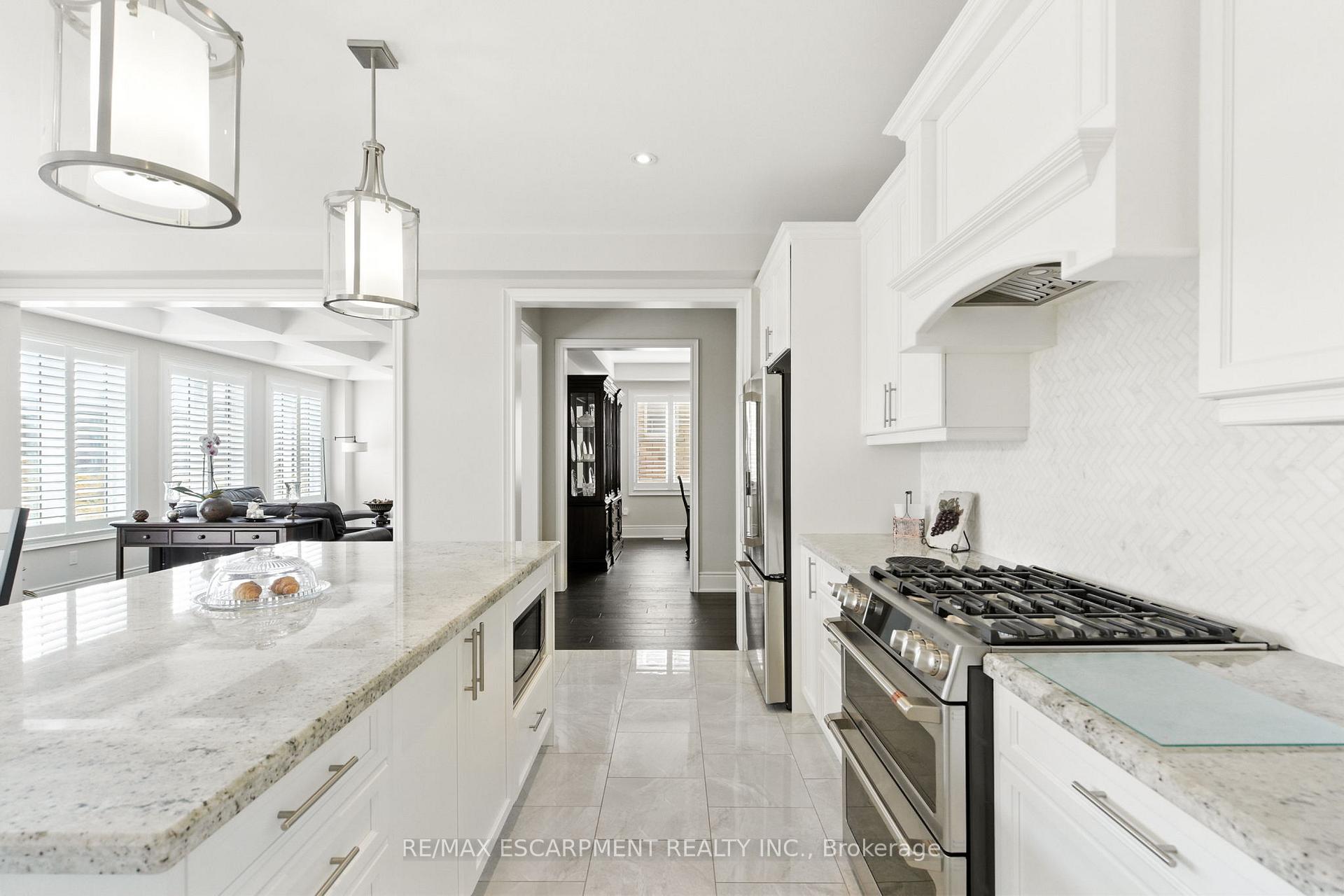 Photo 12 of 15 Robarts Drive, Hamilton, Meadowlands — HOMEH