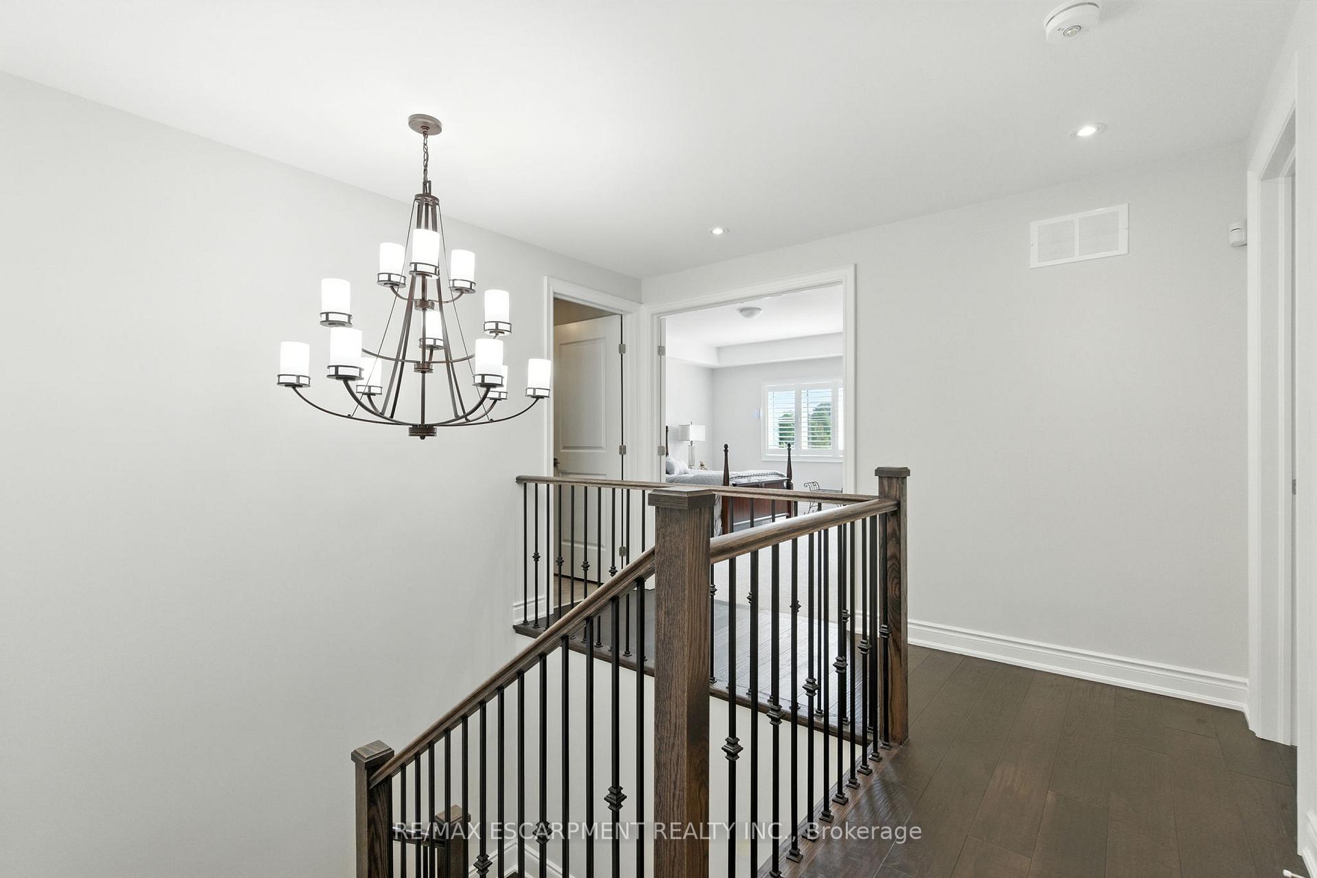 Photo 19 of 15 Robarts Drive, Hamilton, Meadowlands — HOMEH
