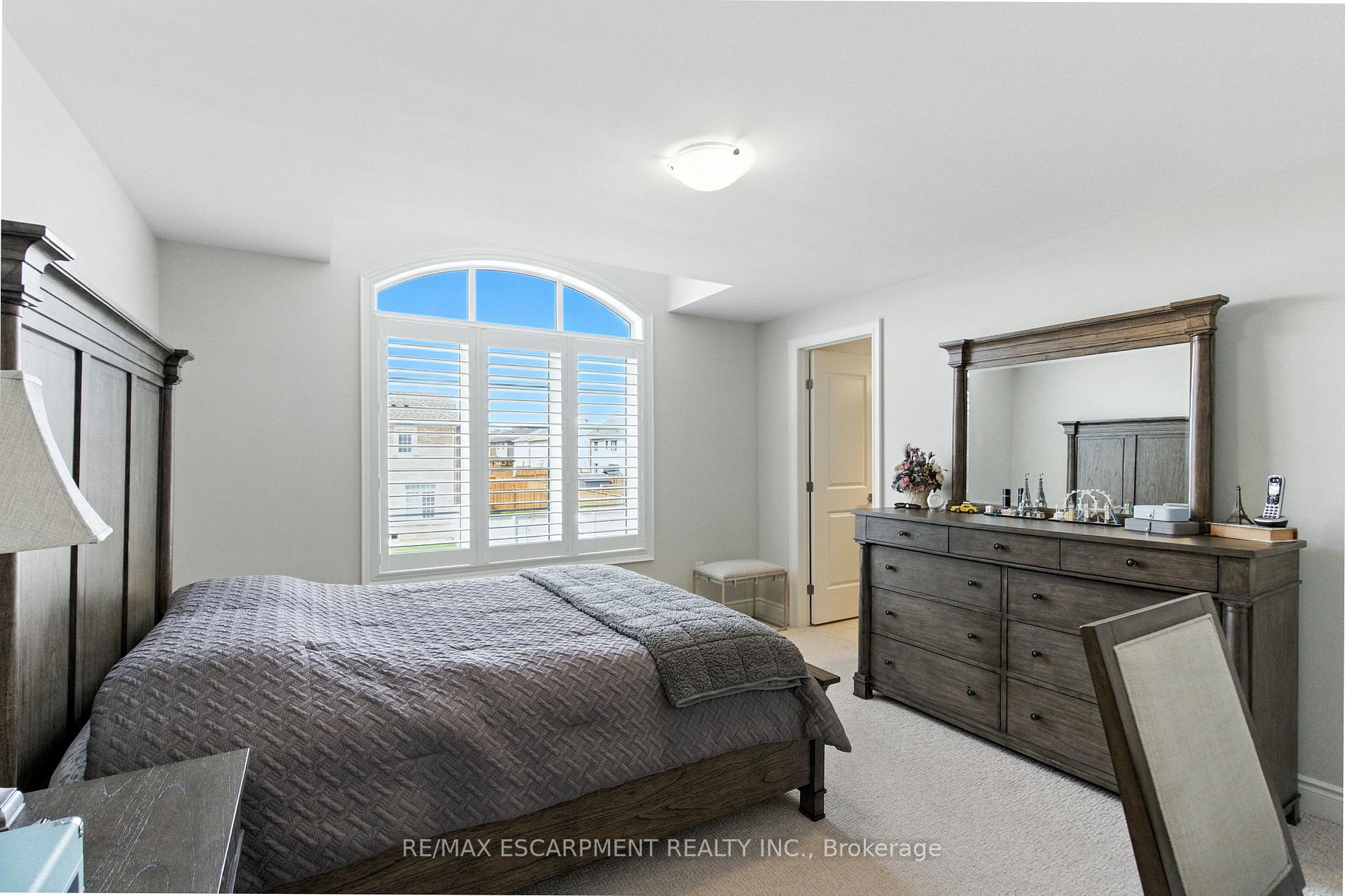 Photo 20 of 15 Robarts Drive, Hamilton, Meadowlands — HOMEH
