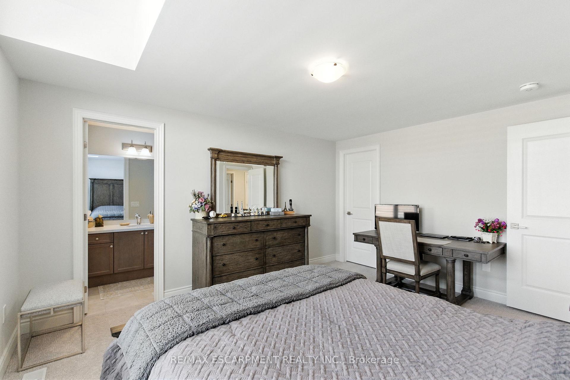 Photo 22 of 15 Robarts Drive, Hamilton, Meadowlands — HOMEH