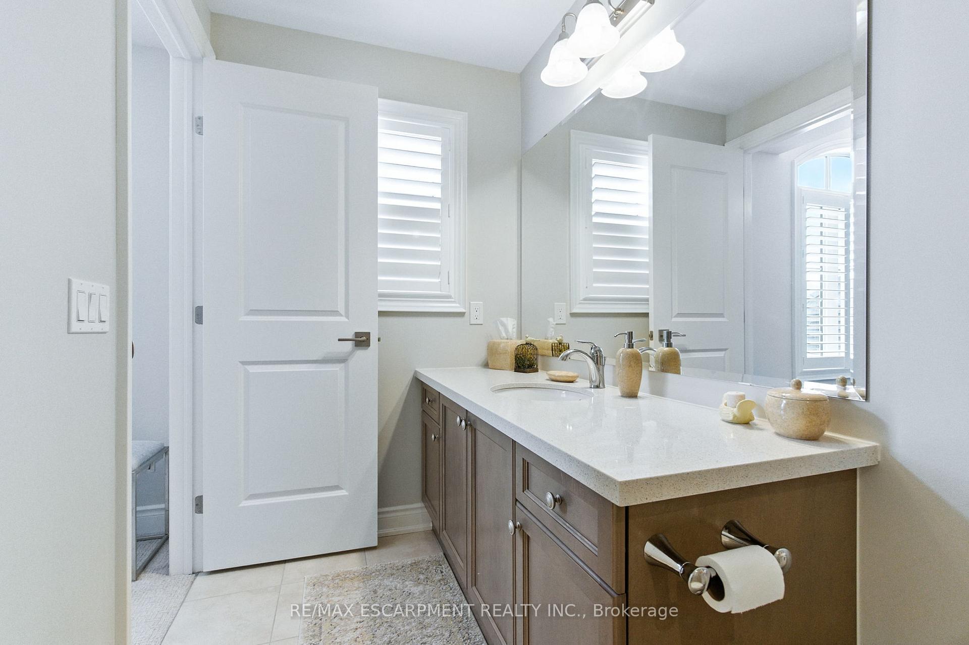 Photo 23 of 15 Robarts Drive, Hamilton, Meadowlands — HOMEH