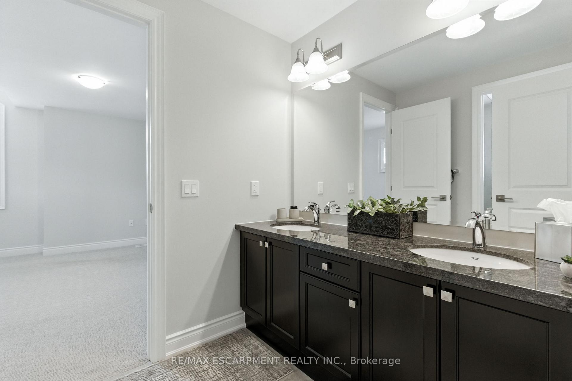 Photo 27 of 15 Robarts Drive, Hamilton, Meadowlands — HOMEH