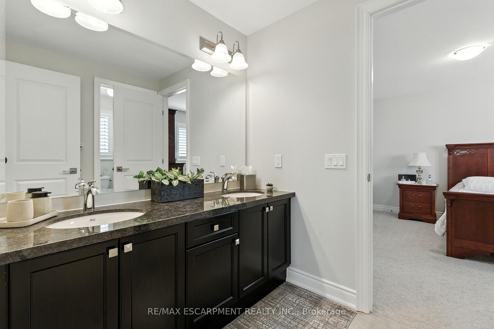 Photo 28 of 15 Robarts Drive, Hamilton, Meadowlands — HOMEH