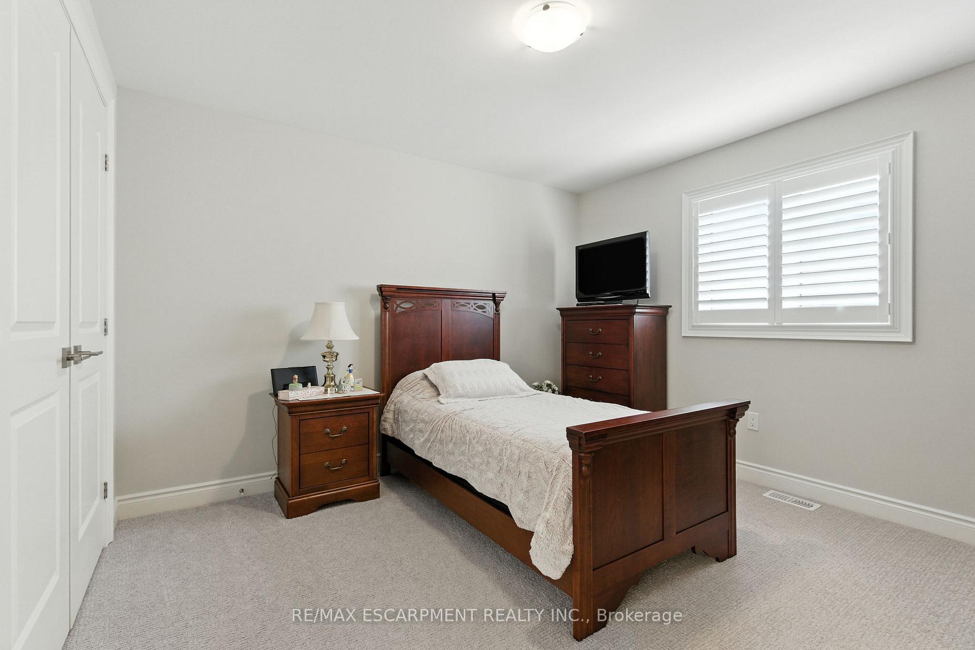 Photo 29 of 15 Robarts Drive, Hamilton, Meadowlands — HOMEH