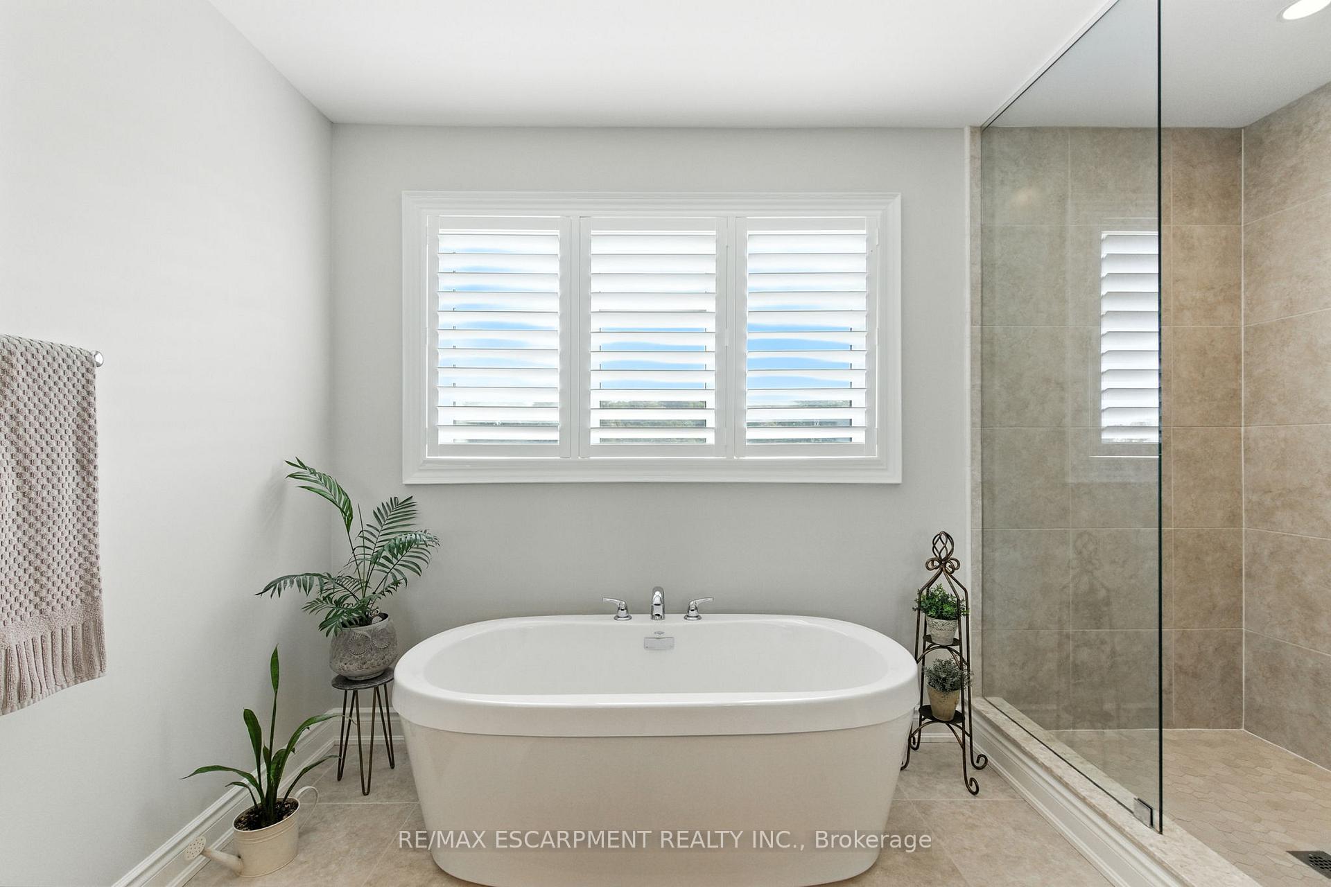 Photo 36 of 15 Robarts Drive, Hamilton, Meadowlands — HOMEH