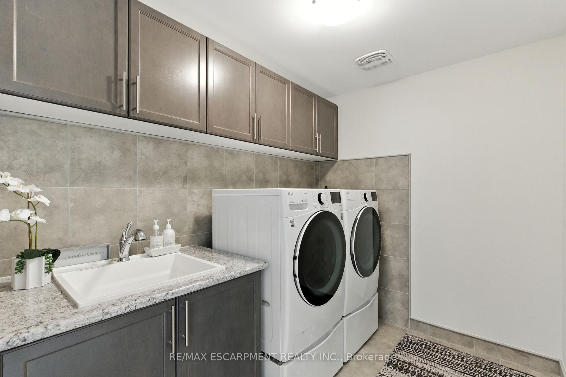 Photo 37 of 15 Robarts Drive, Hamilton, Meadowlands — HOMEH