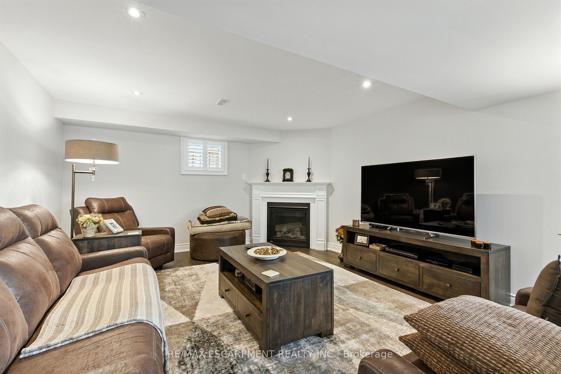 Photo 40 of 15 Robarts Drive, Hamilton, Meadowlands — HOMEH