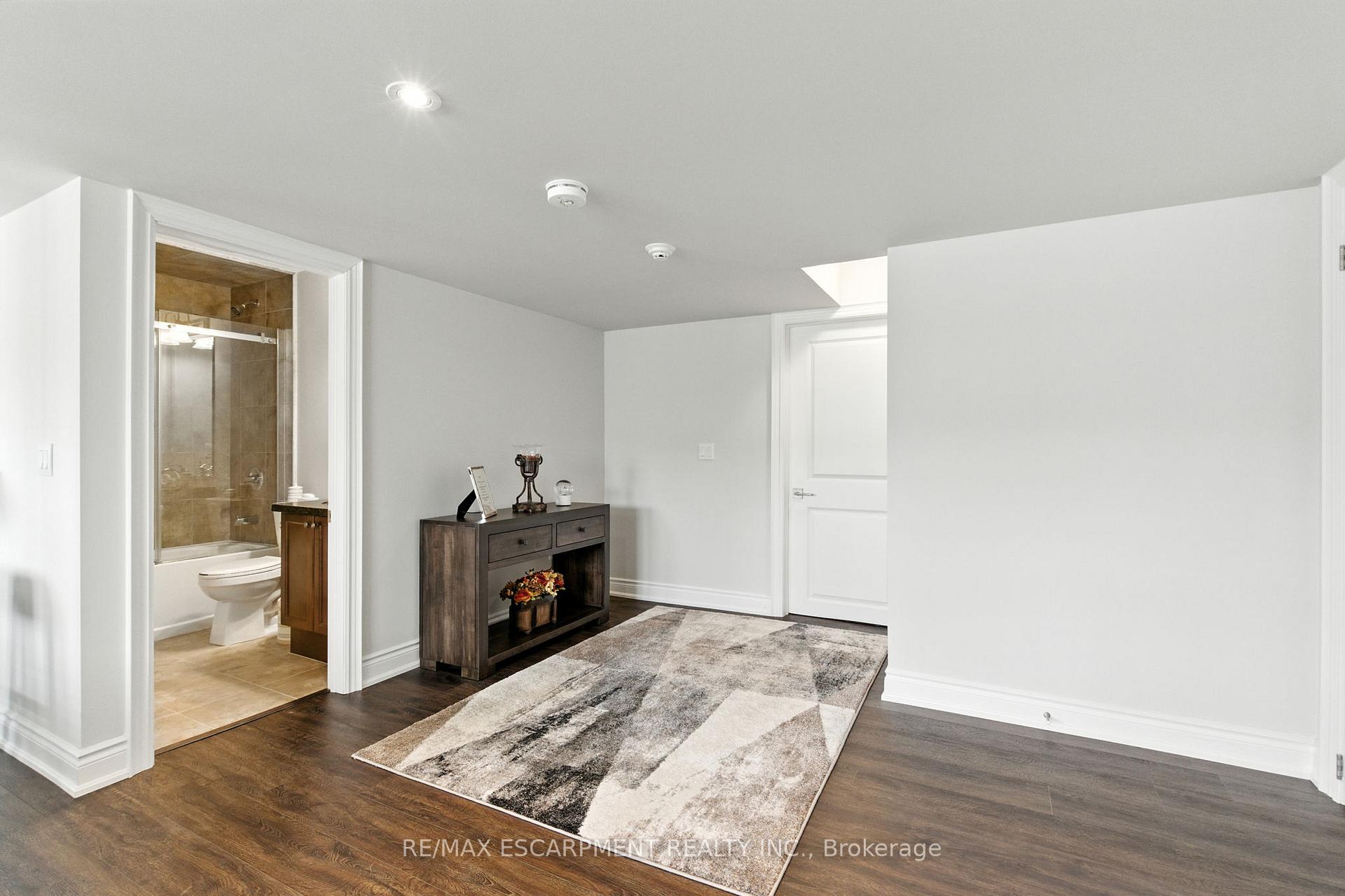 Photo 43 of 15 Robarts Drive, Hamilton, Meadowlands — HOMEH