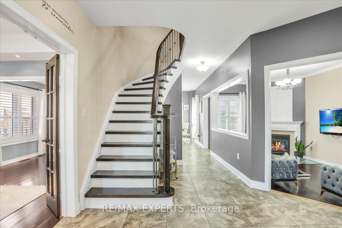 Photo 4 of 78 Joseph Crescent, Barrie, Painswick South — HOMEH