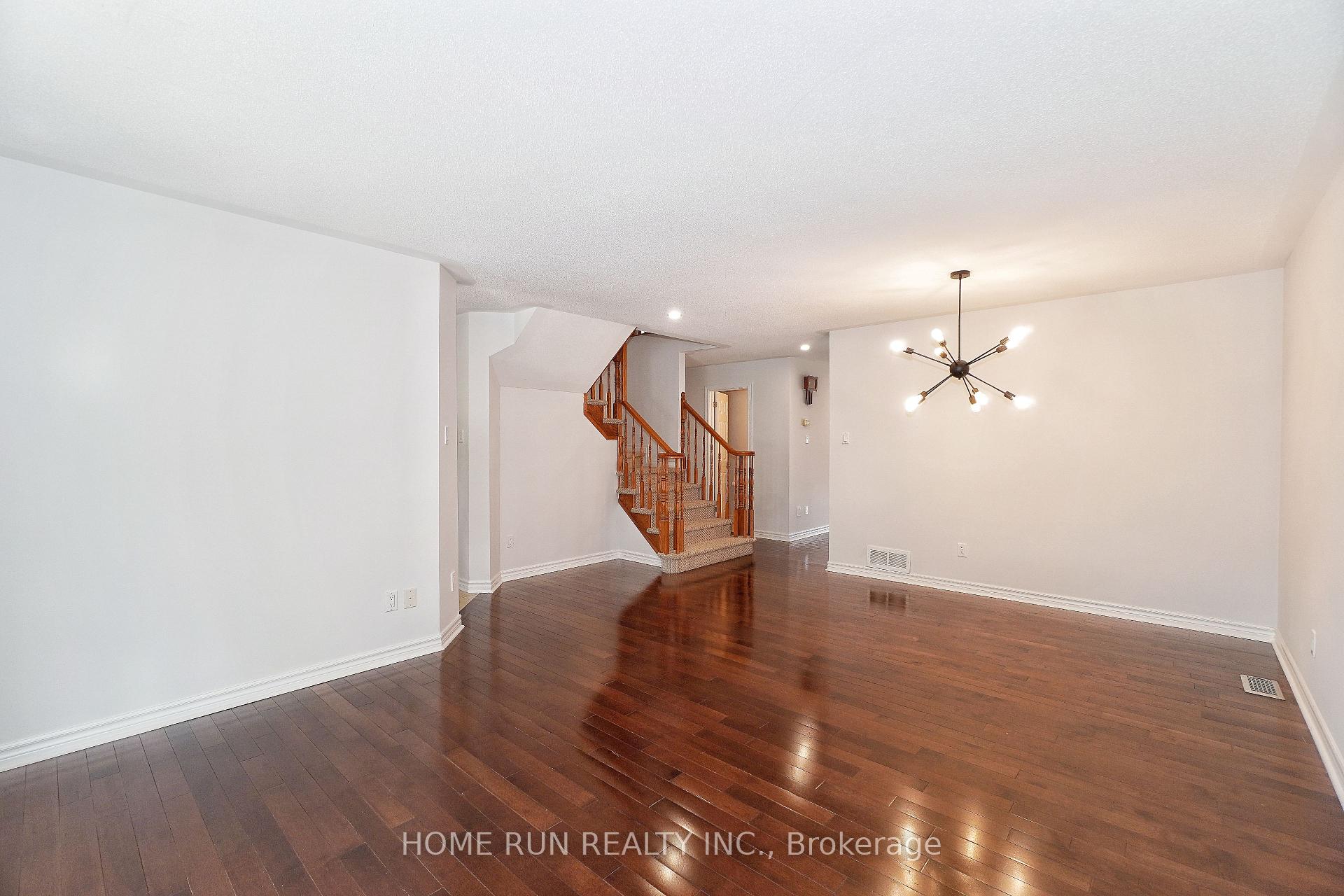 Photo 3 of 118 Tapestry Drive, Ottawa, Barrhaven - Strandherd — HOMEH