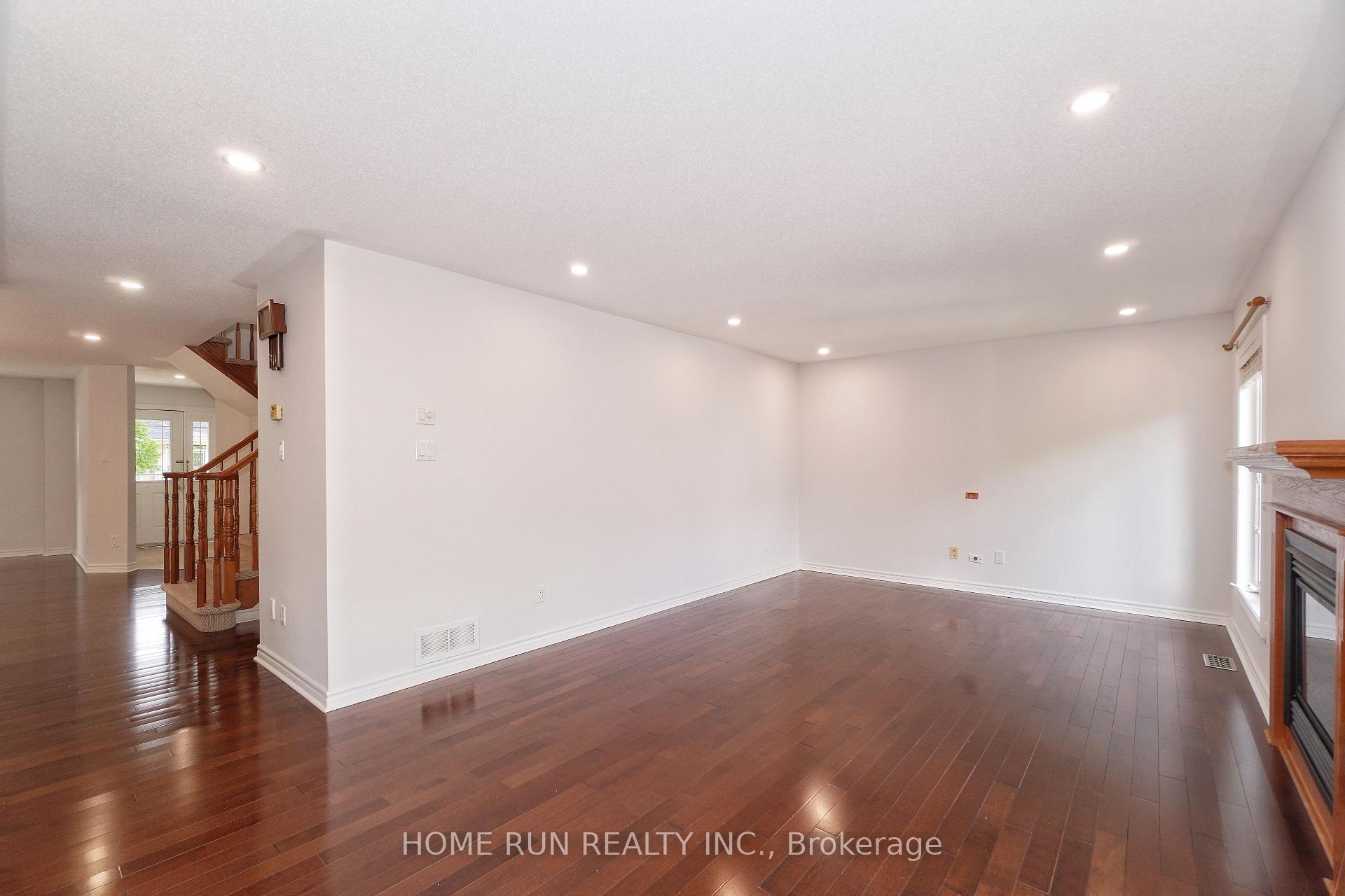 Photo 8 of 118 Tapestry Drive, Ottawa, Barrhaven - Strandherd — HOMEH