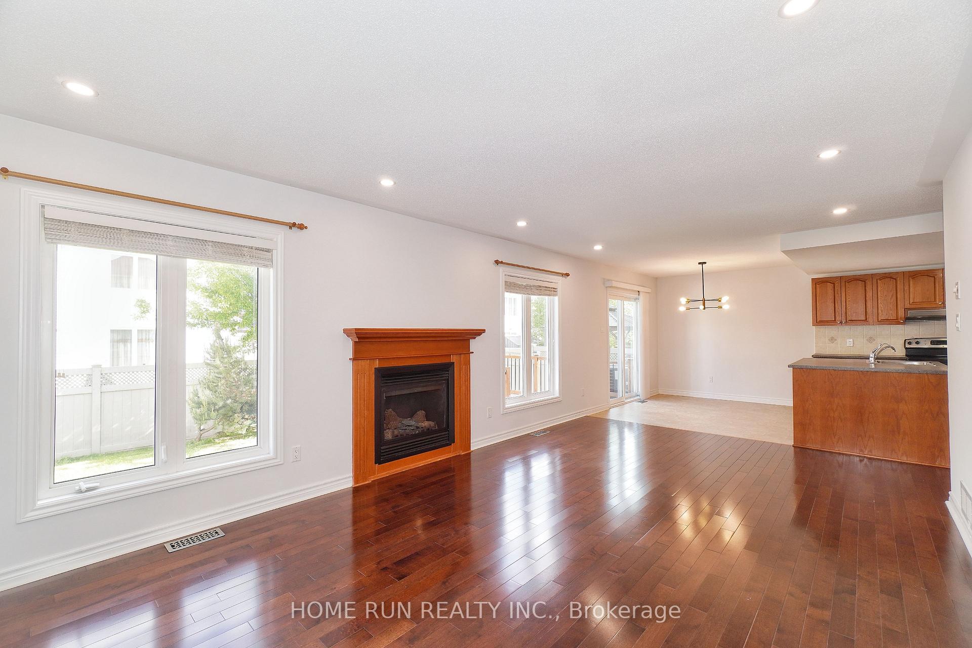 Photo 9 of 118 Tapestry Drive, Ottawa, Barrhaven - Strandherd — HOMEH