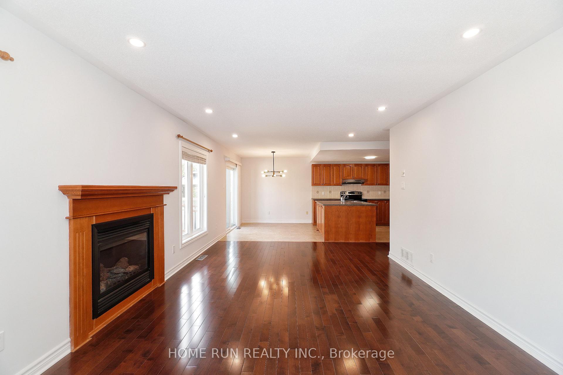 Photo 10 of 118 Tapestry Drive, Ottawa, Barrhaven - Strandherd — HOMEH