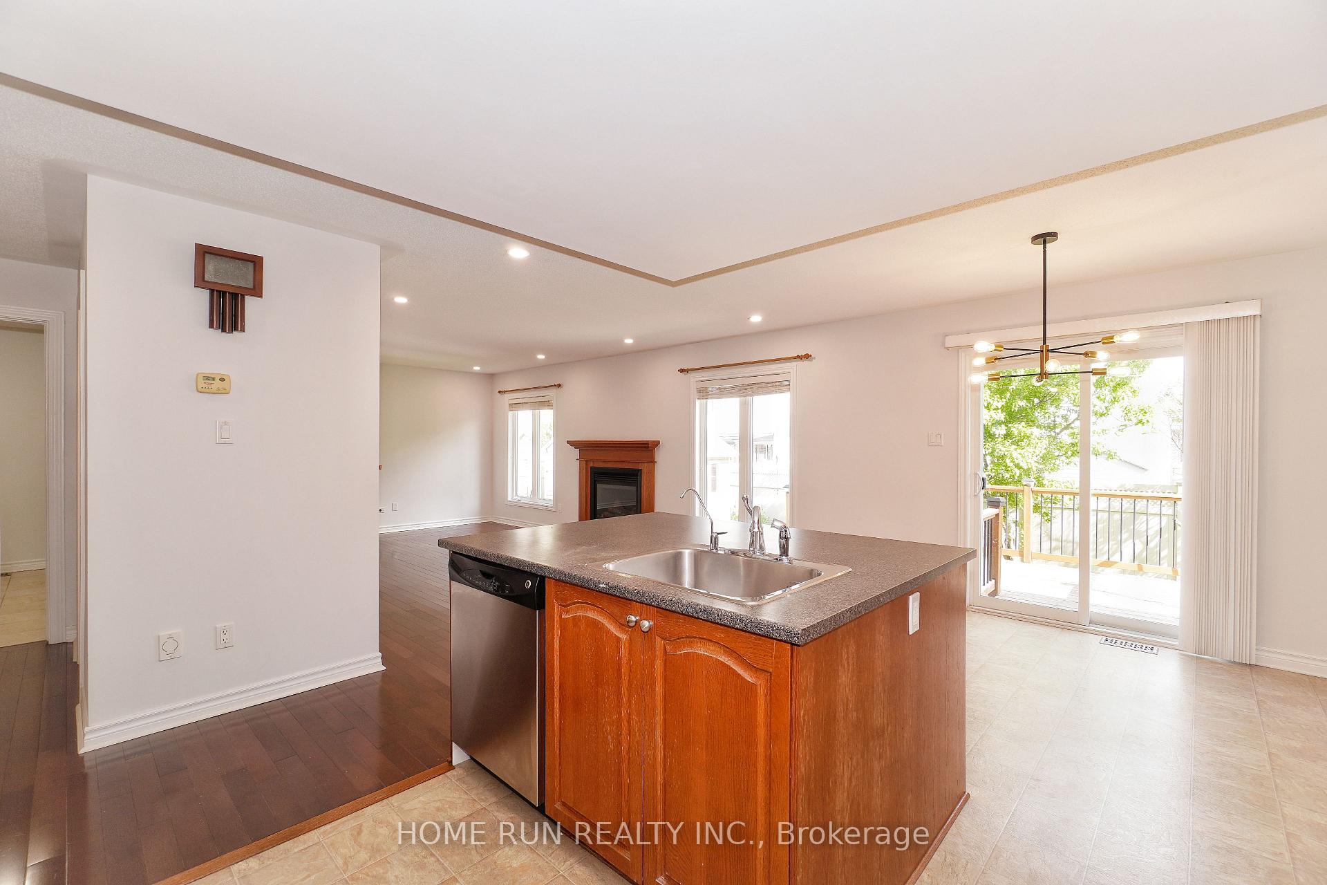 Photo 12 of 118 Tapestry Drive, Ottawa, Barrhaven - Strandherd — HOMEH
