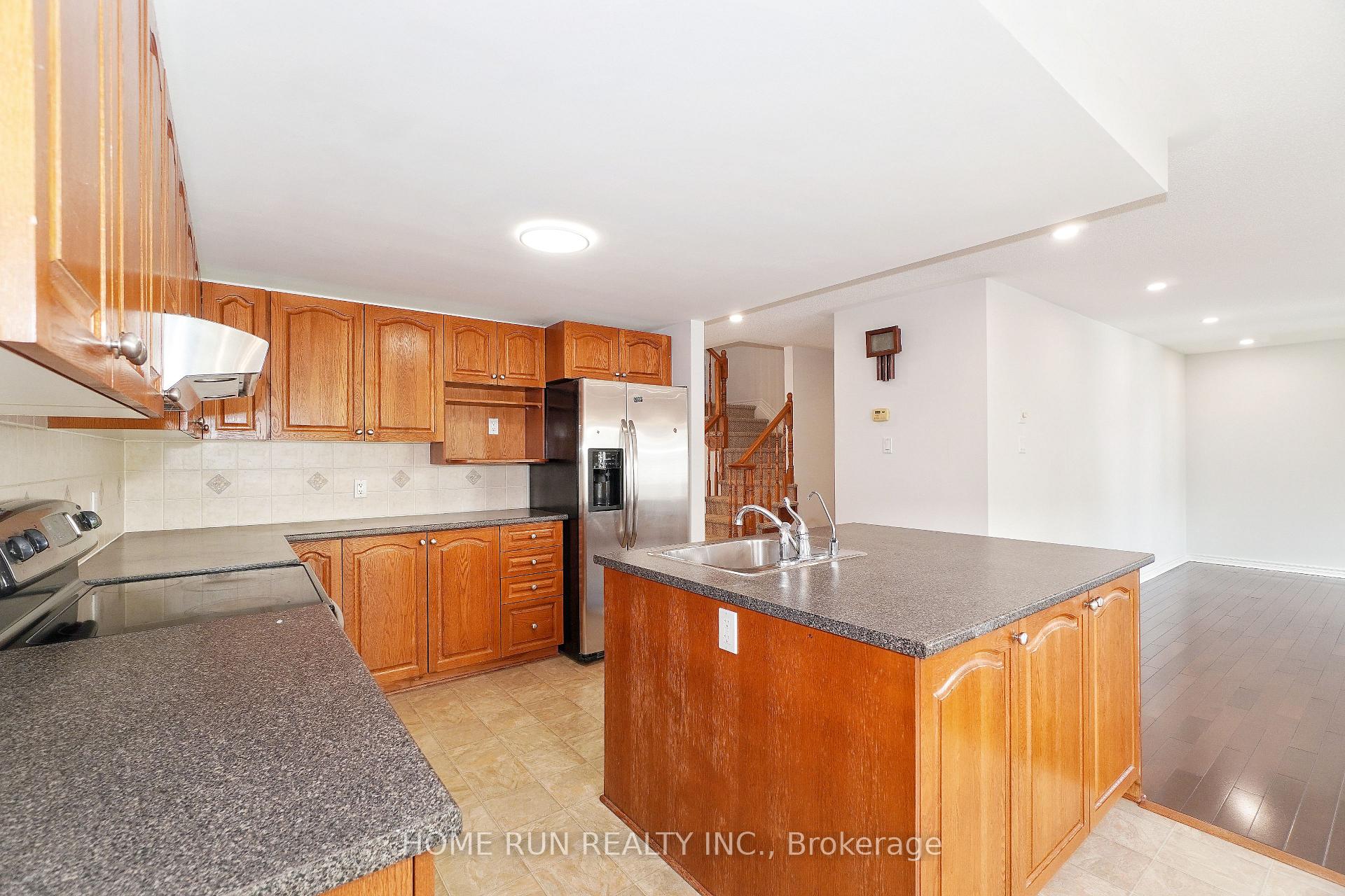 Photo 13 of 118 Tapestry Drive, Ottawa, Barrhaven - Strandherd — HOMEH