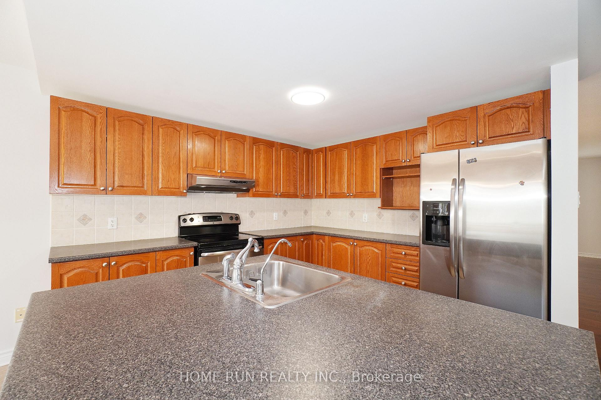 Photo 15 of 118 Tapestry Drive, Ottawa, Barrhaven - Strandherd — HOMEH