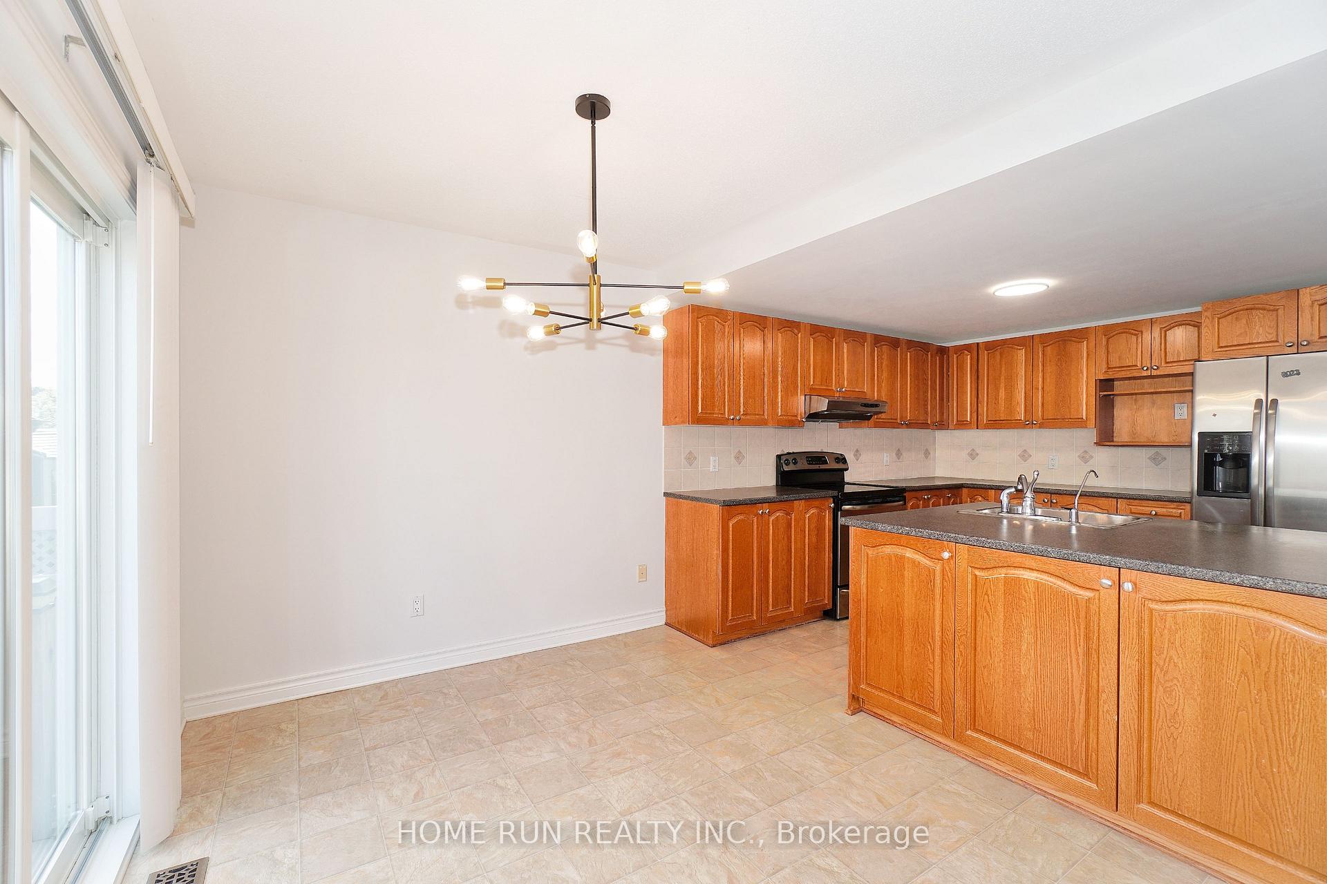 Photo 17 of 118 Tapestry Drive, Ottawa, Barrhaven - Strandherd — HOMEH