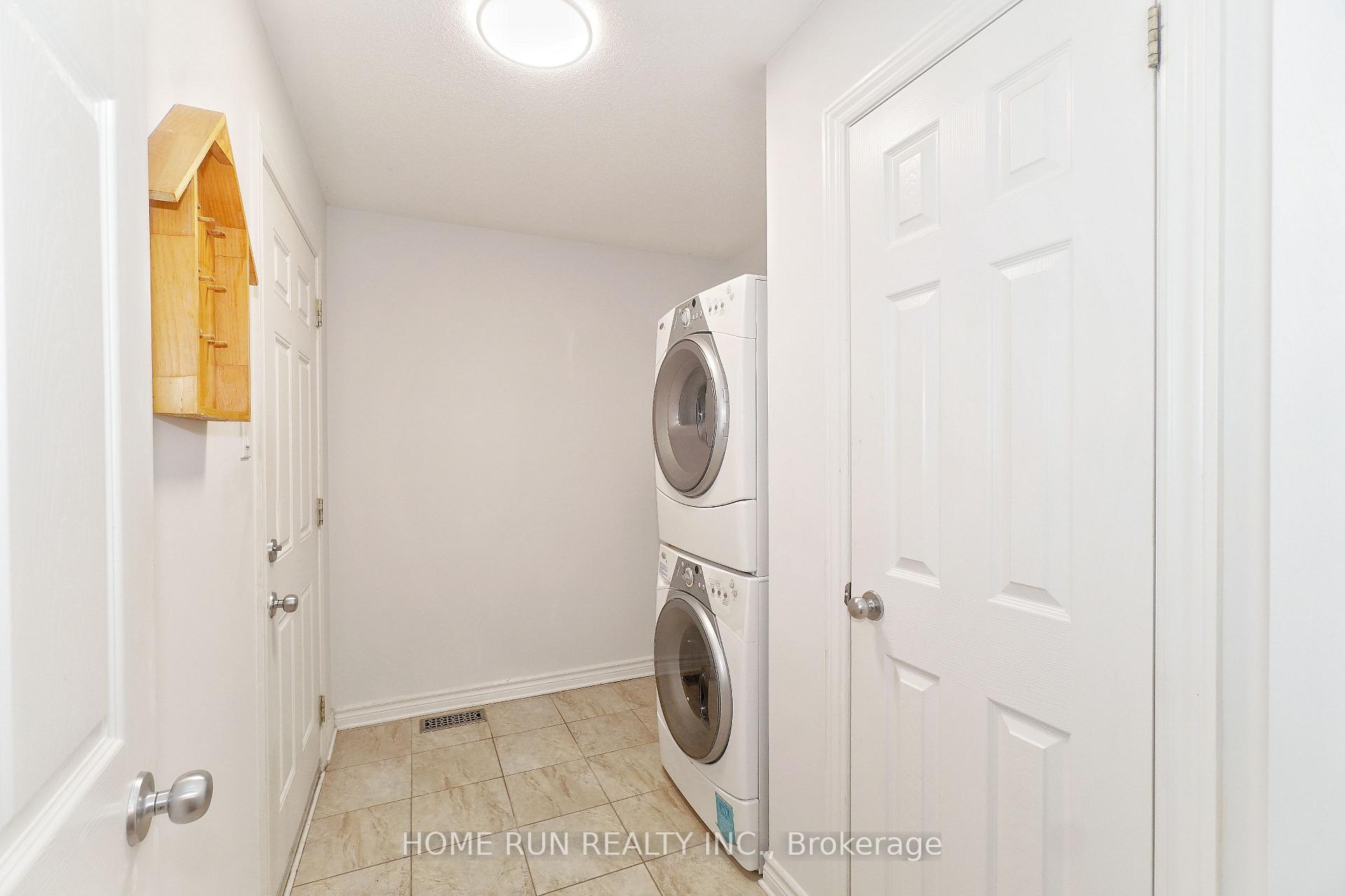 Photo 18 of 118 Tapestry Drive, Ottawa, Barrhaven - Strandherd — HOMEH