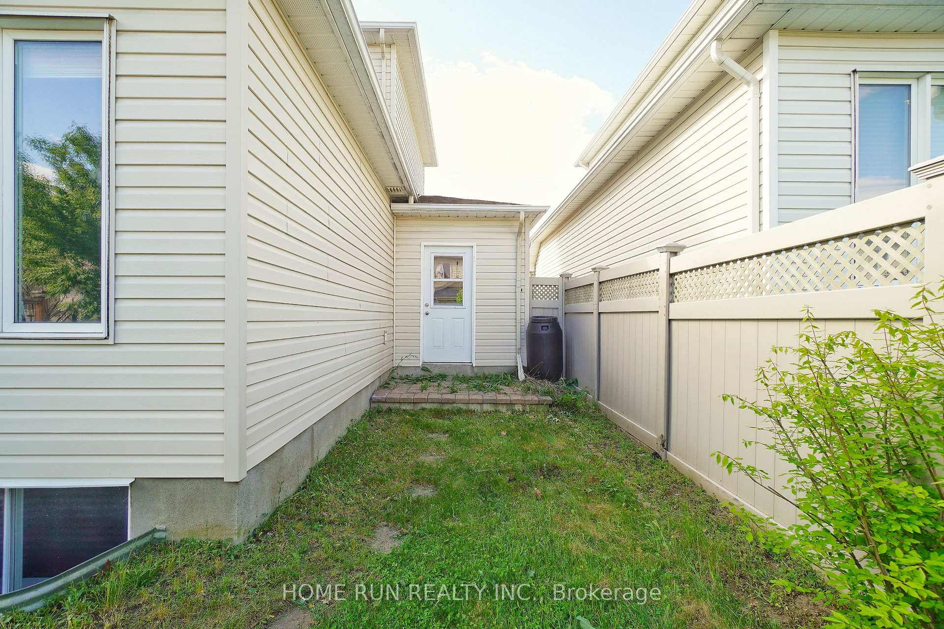 Photo 40 of 118 Tapestry Drive, Ottawa, Barrhaven - Strandherd — HOMEH