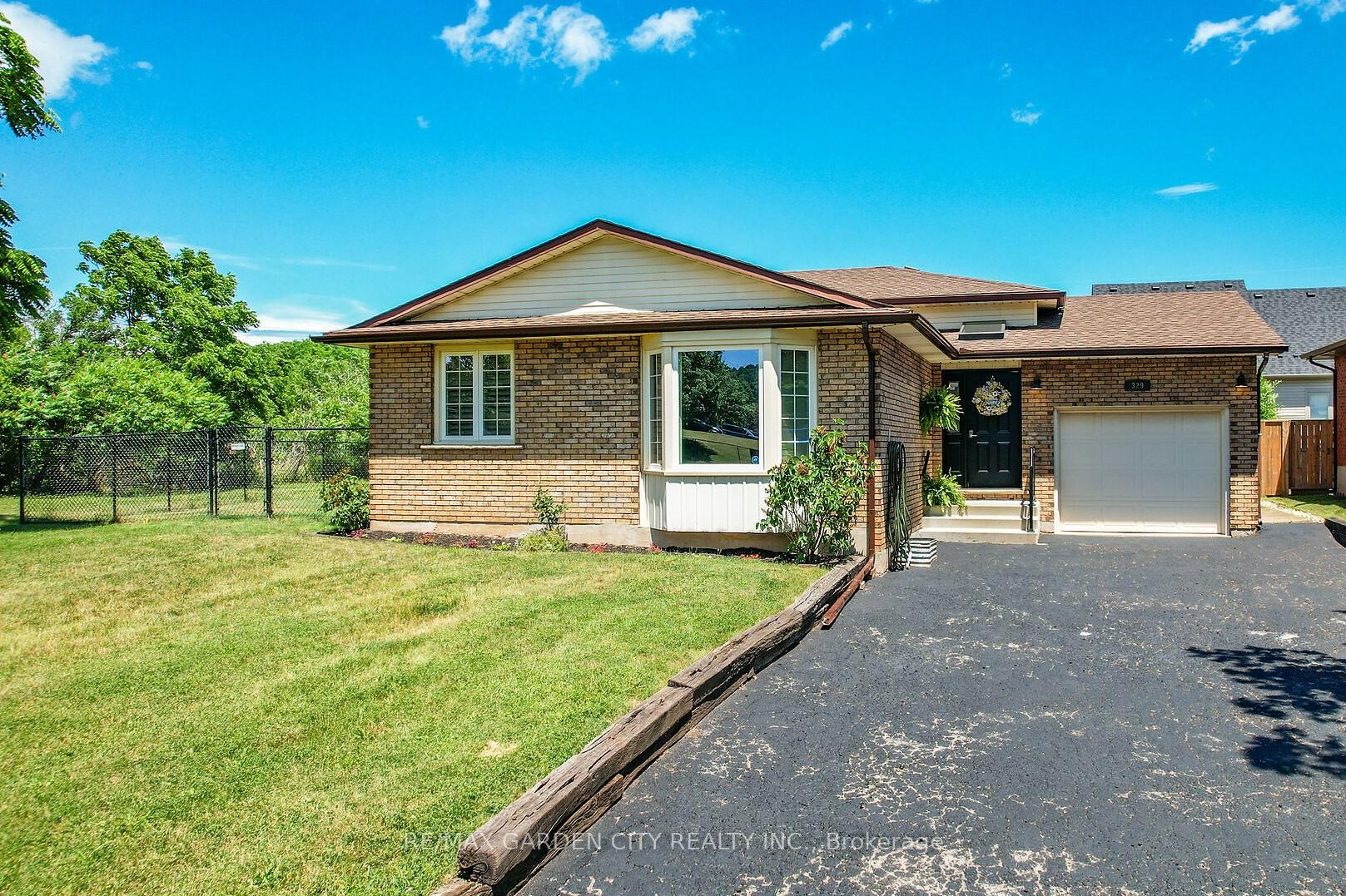 Photo 1 of 329 Central Avenue, Grimsby, Grimsby East — HOMEH