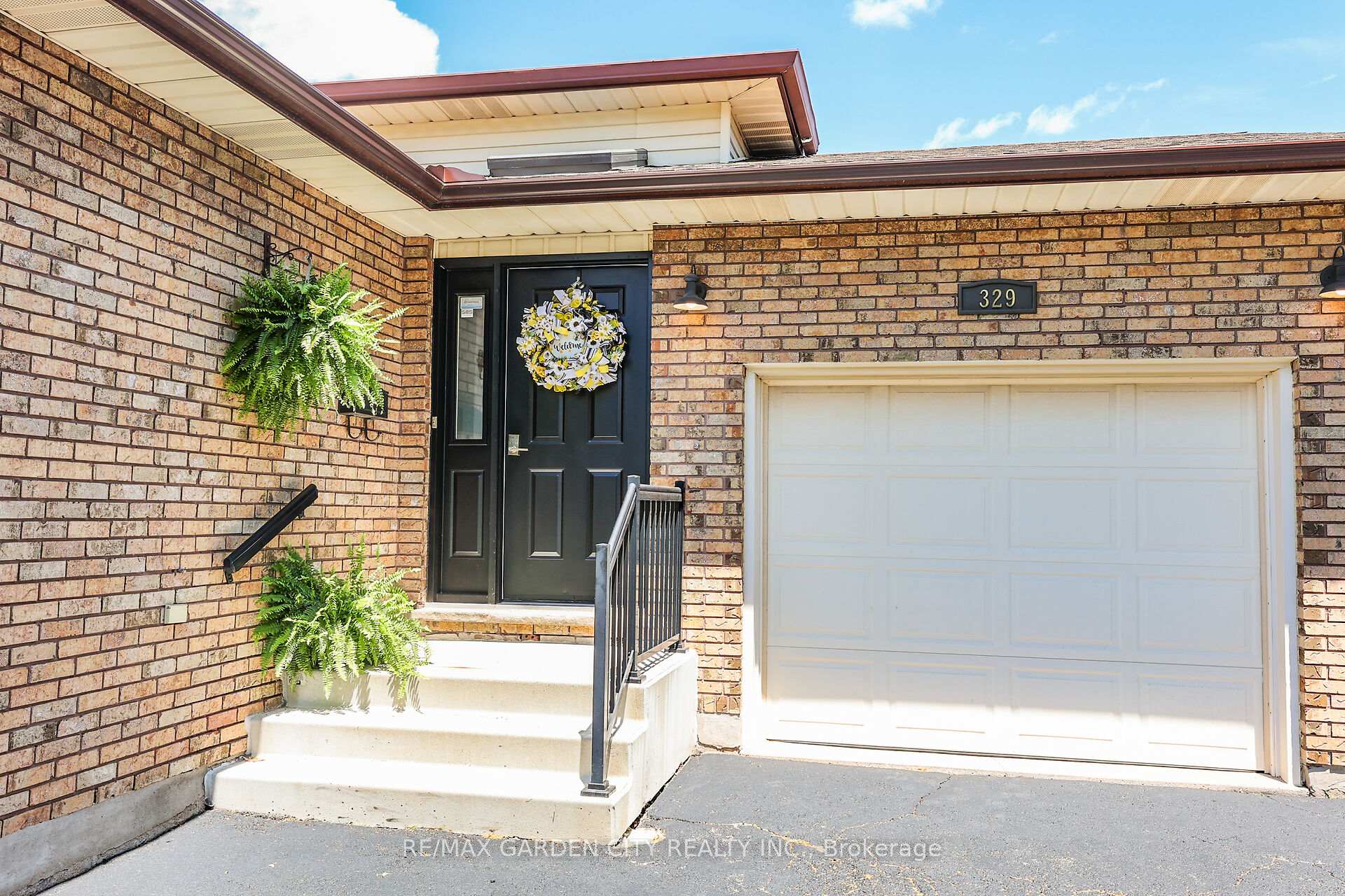 Photo 2 of 329 Central Avenue, Grimsby, Grimsby East — HOMEH