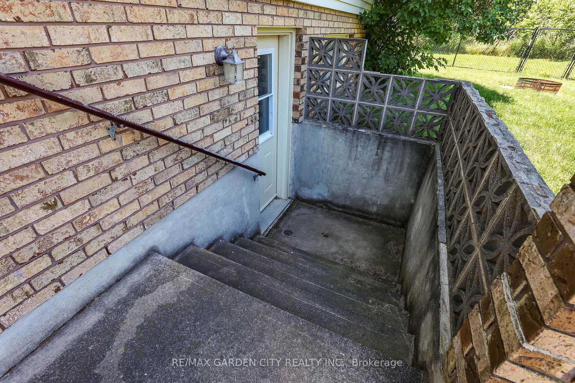 Photo 29 of 329 Central Avenue, Grimsby, Grimsby East — HOMEH