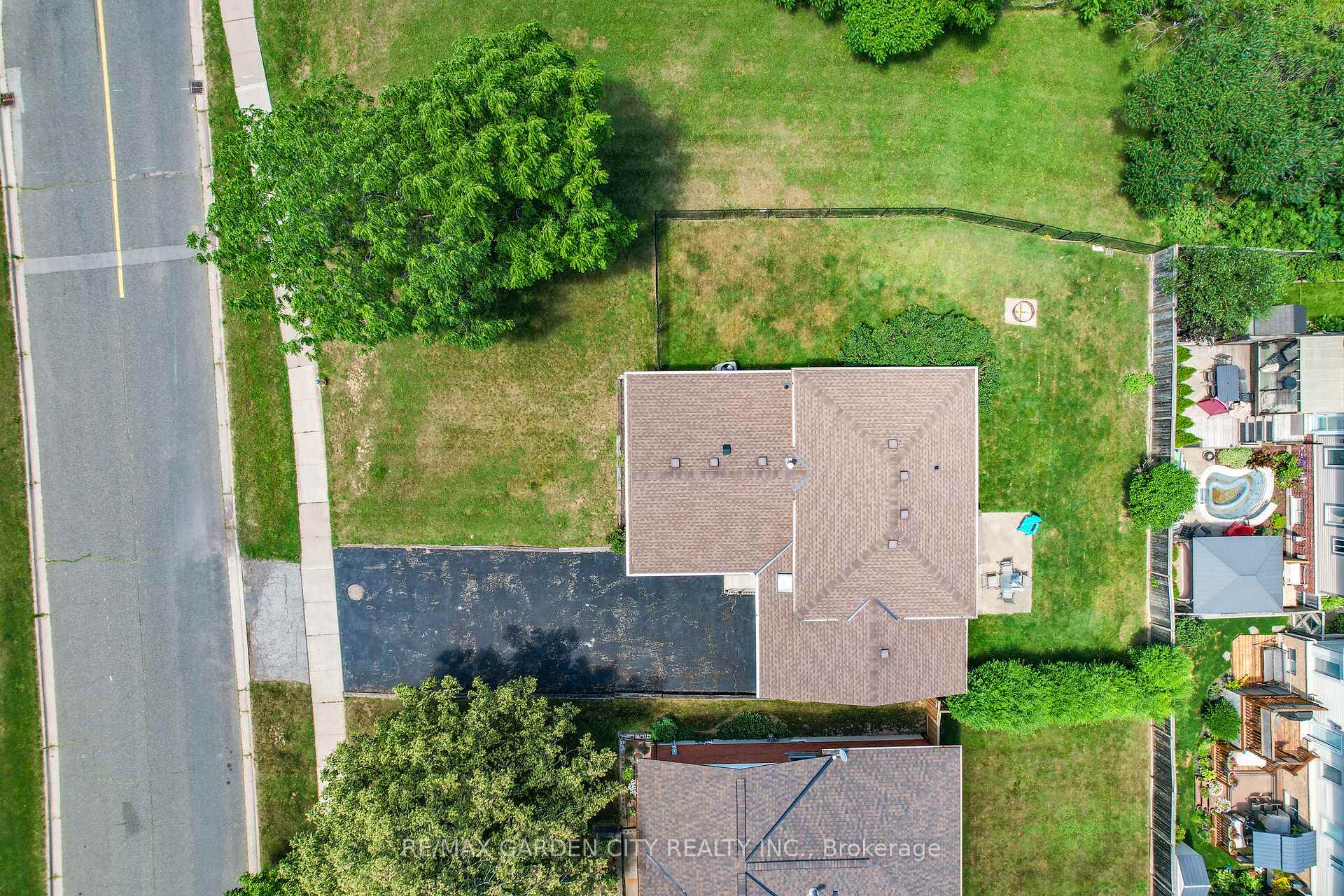 Photo 32 of 329 Central Avenue, Grimsby, Grimsby East — HOMEH