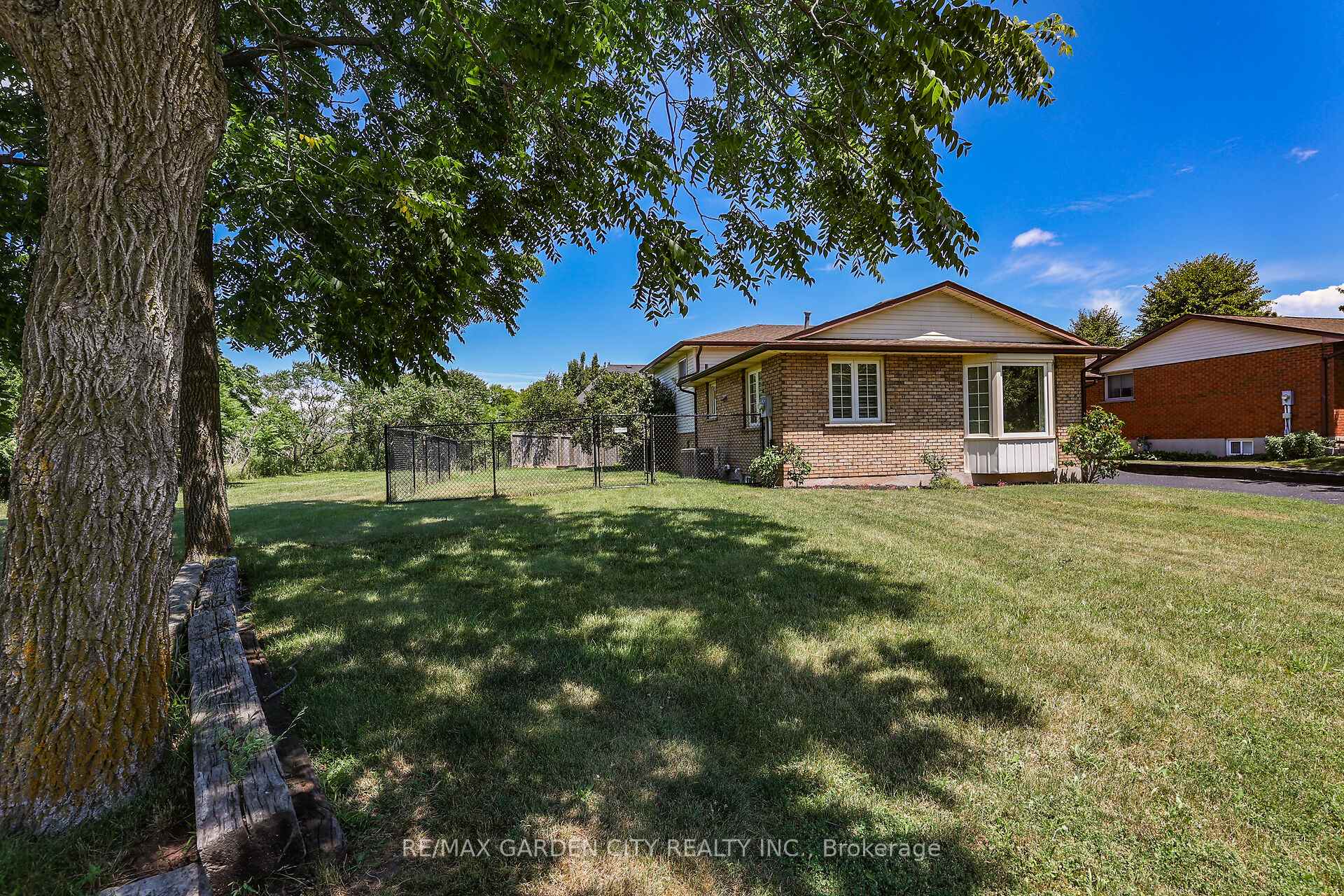 Photo 38 of 329 Central Avenue, Grimsby, Grimsby East — HOMEH