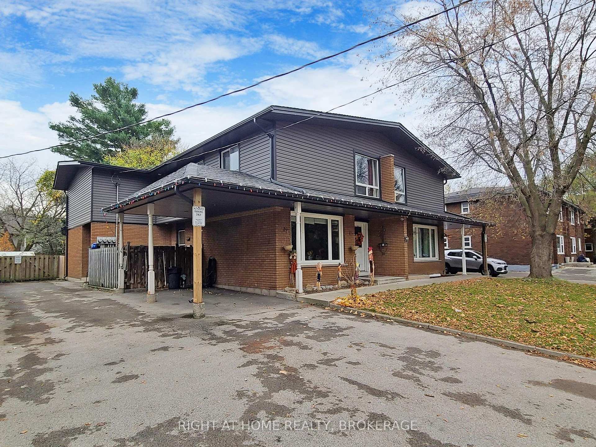 Photo 2 of Unit 3, 2060 Prospect Street, Burlington, Brant — HOMEH