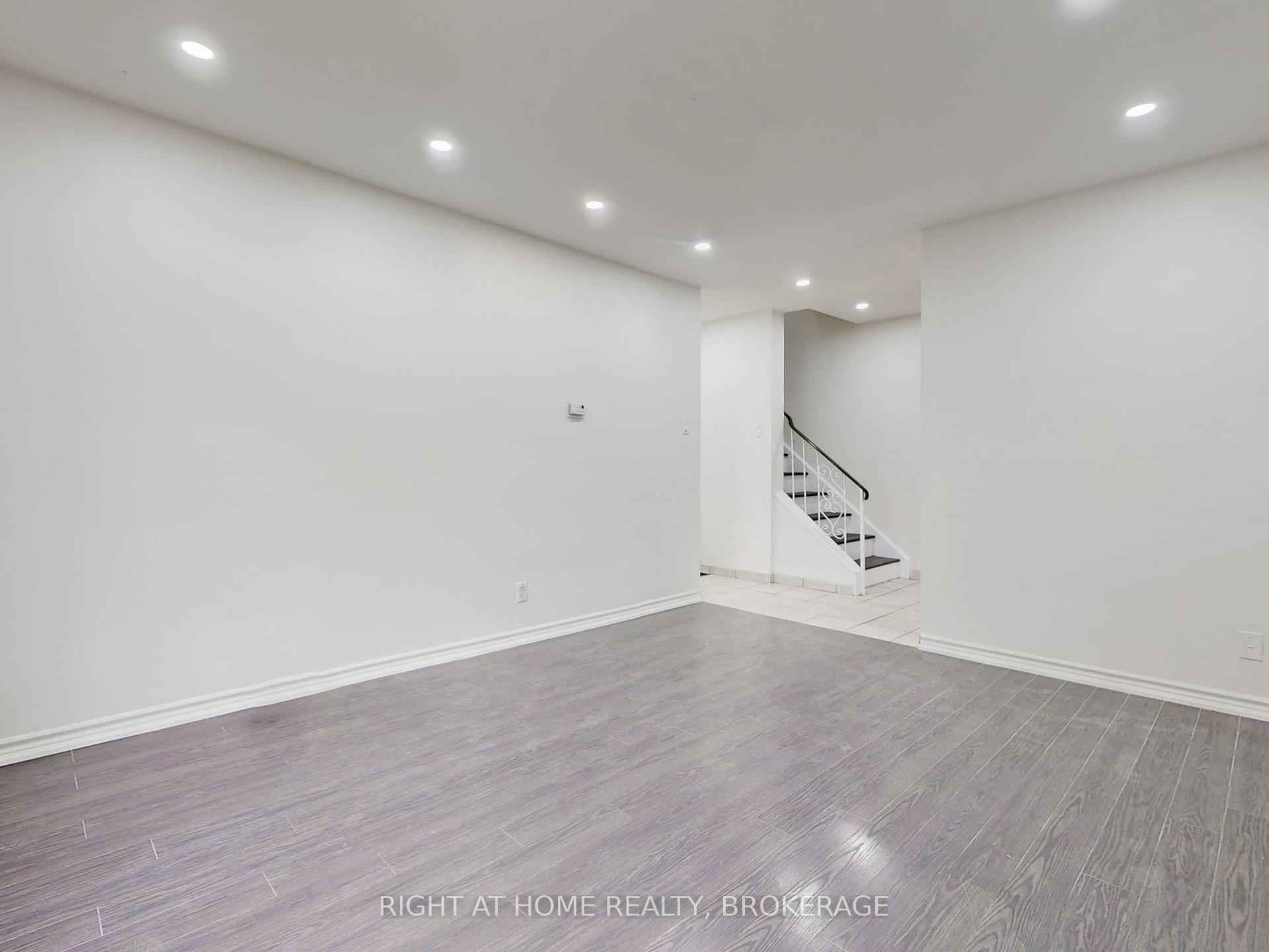 Photo 6 of Unit 3, 2060 Prospect Street, Burlington, Brant — HOMEH