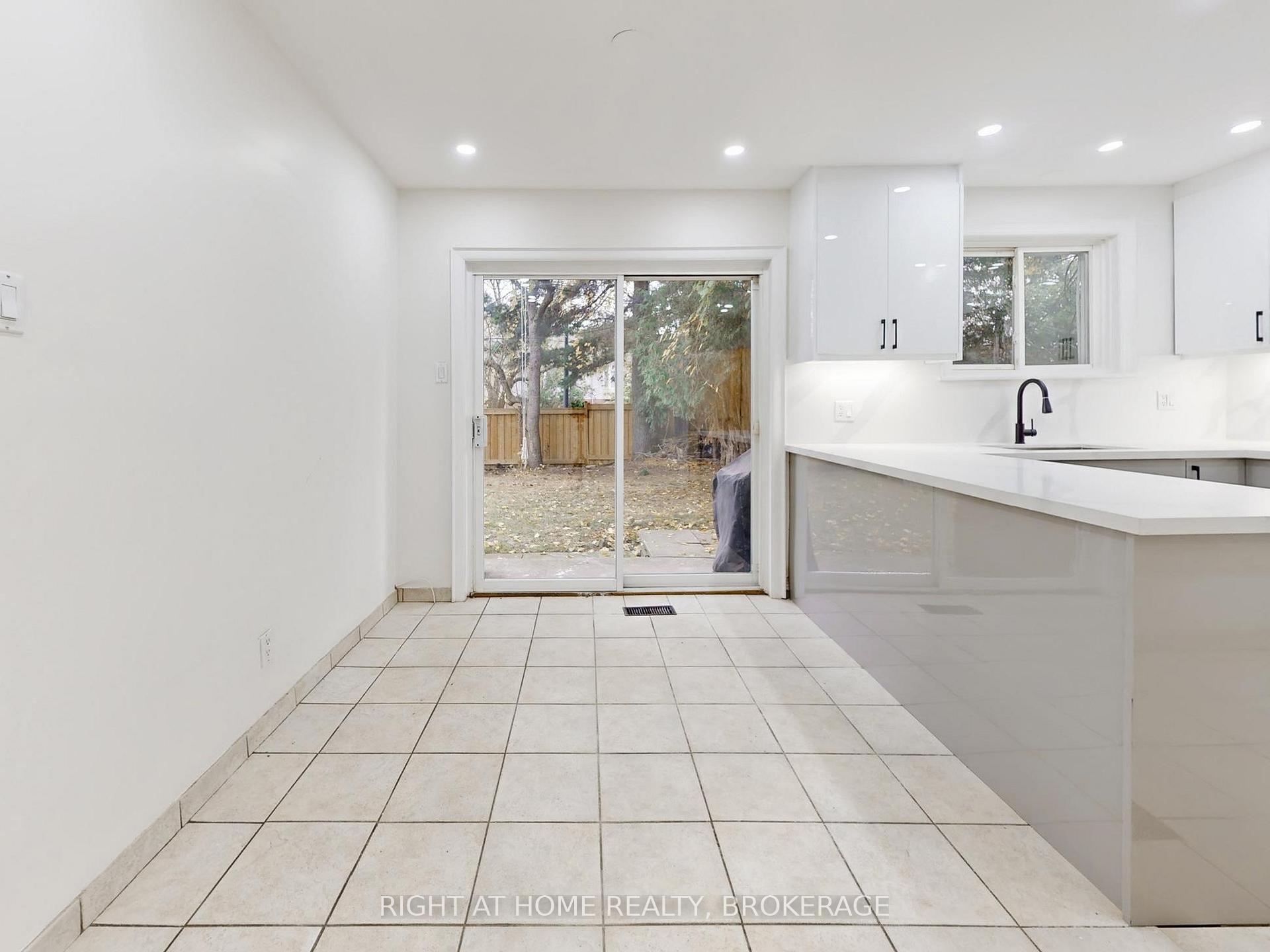 Photo 7 of Unit 3, 2060 Prospect Street, Burlington, Brant — HOMEH