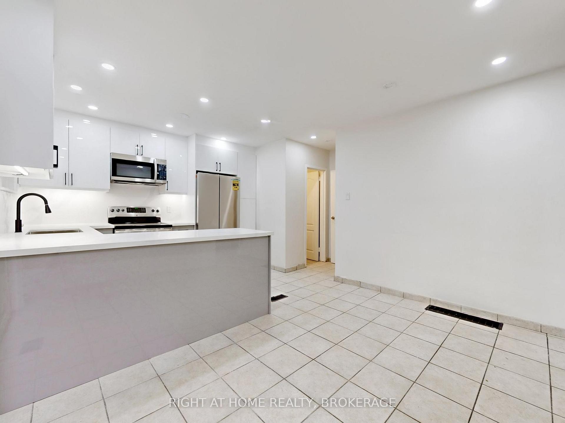 Photo 8 of Unit 3, 2060 Prospect Street, Burlington, Brant — HOMEH