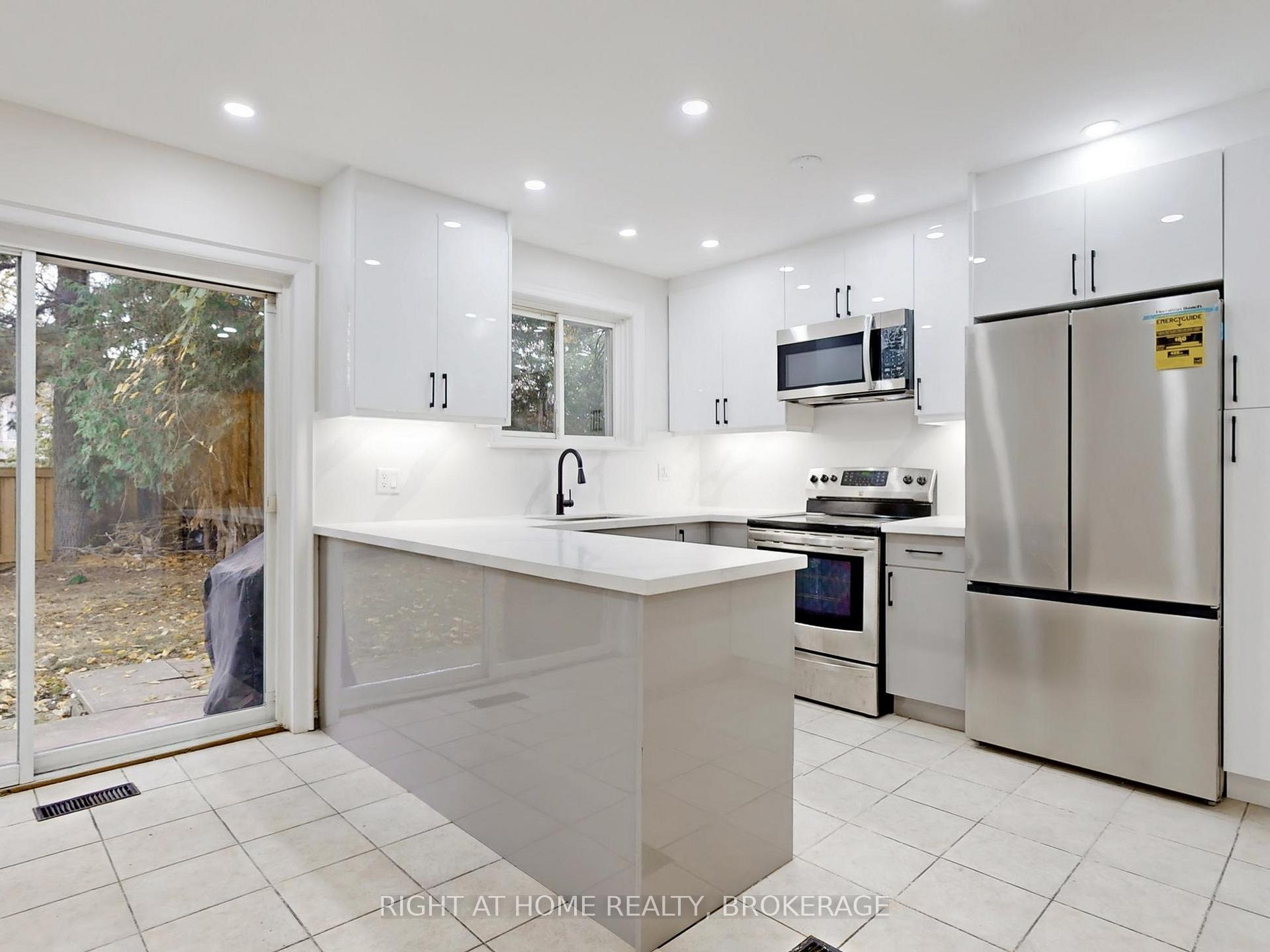 Photo 10 of Unit 3, 2060 Prospect Street, Burlington, Brant — HOMEH