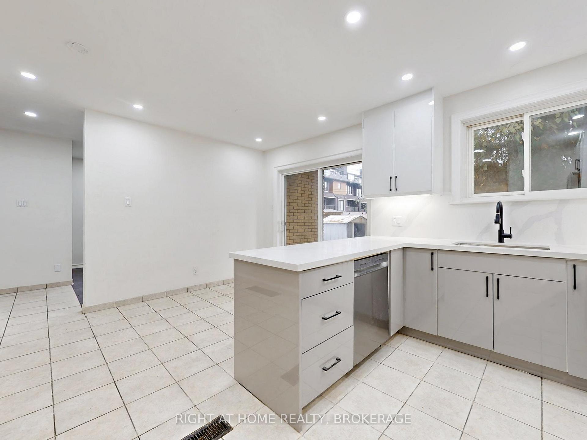 Photo 11 of Unit 3, 2060 Prospect Street, Burlington, Brant — HOMEH