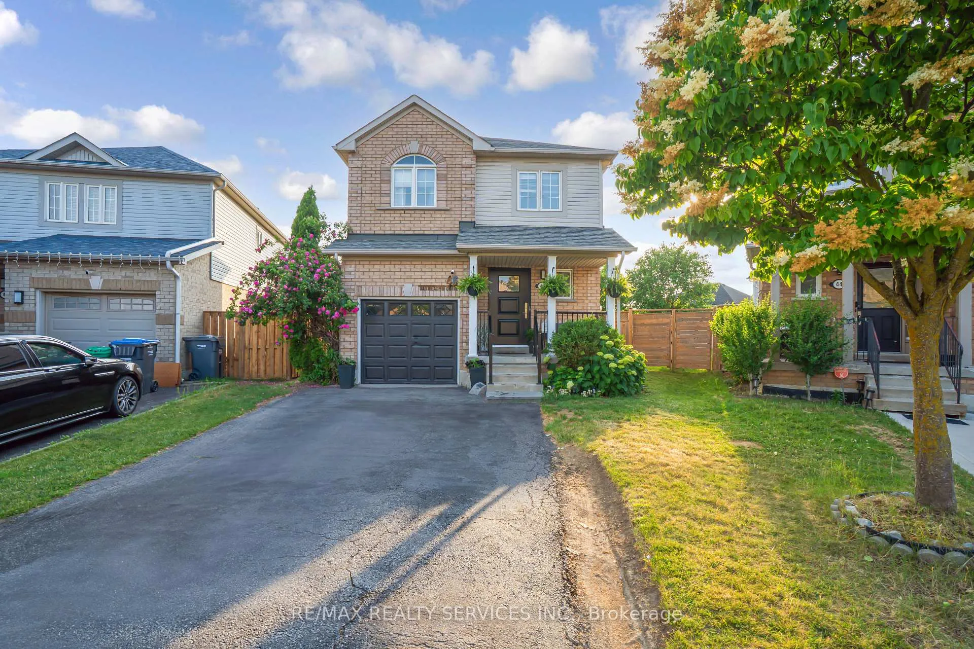 Photo 1 of 46 Oakmeadow Drive, Brampton, Fletcher's Meadow — HOMEH