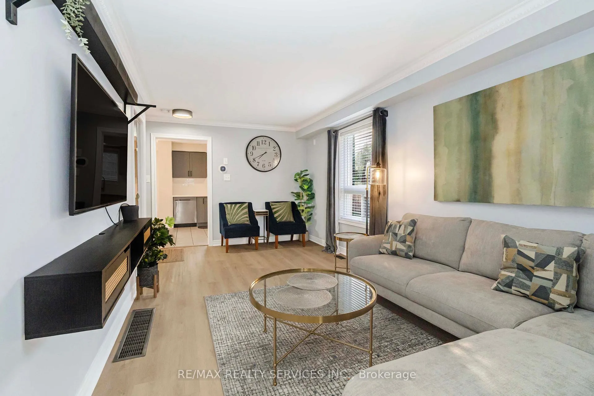 Photo 4 of 46 Oakmeadow Drive, Brampton, Fletcher's Meadow — HOMEH
