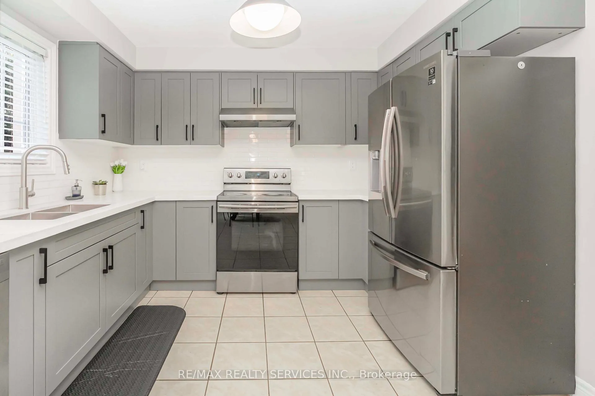 Photo 11 of 46 Oakmeadow Drive, Brampton, Fletcher's Meadow — HOMEH