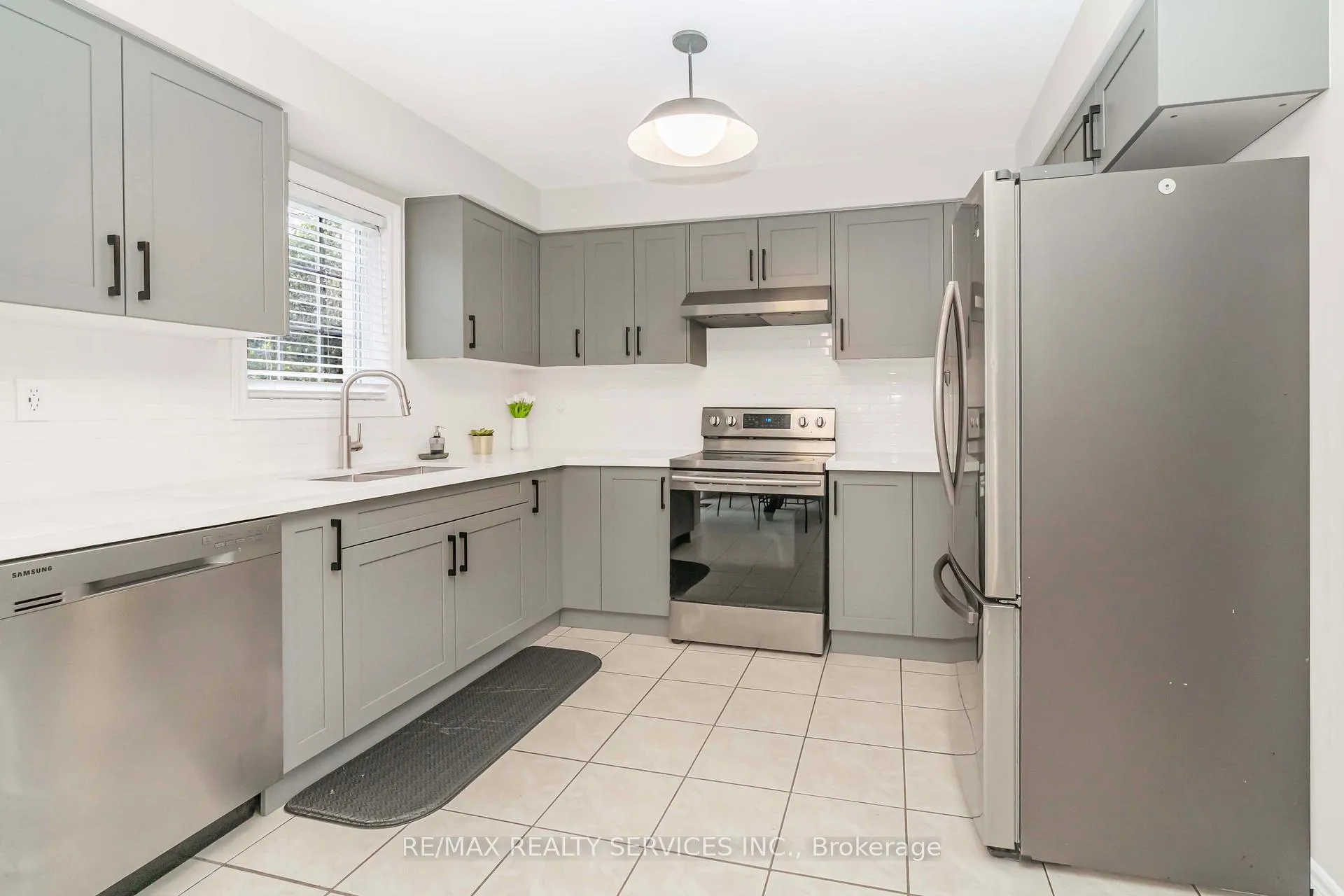 Photo 14 of 46 Oakmeadow Drive, Brampton, Fletcher's Meadow — HOMEH