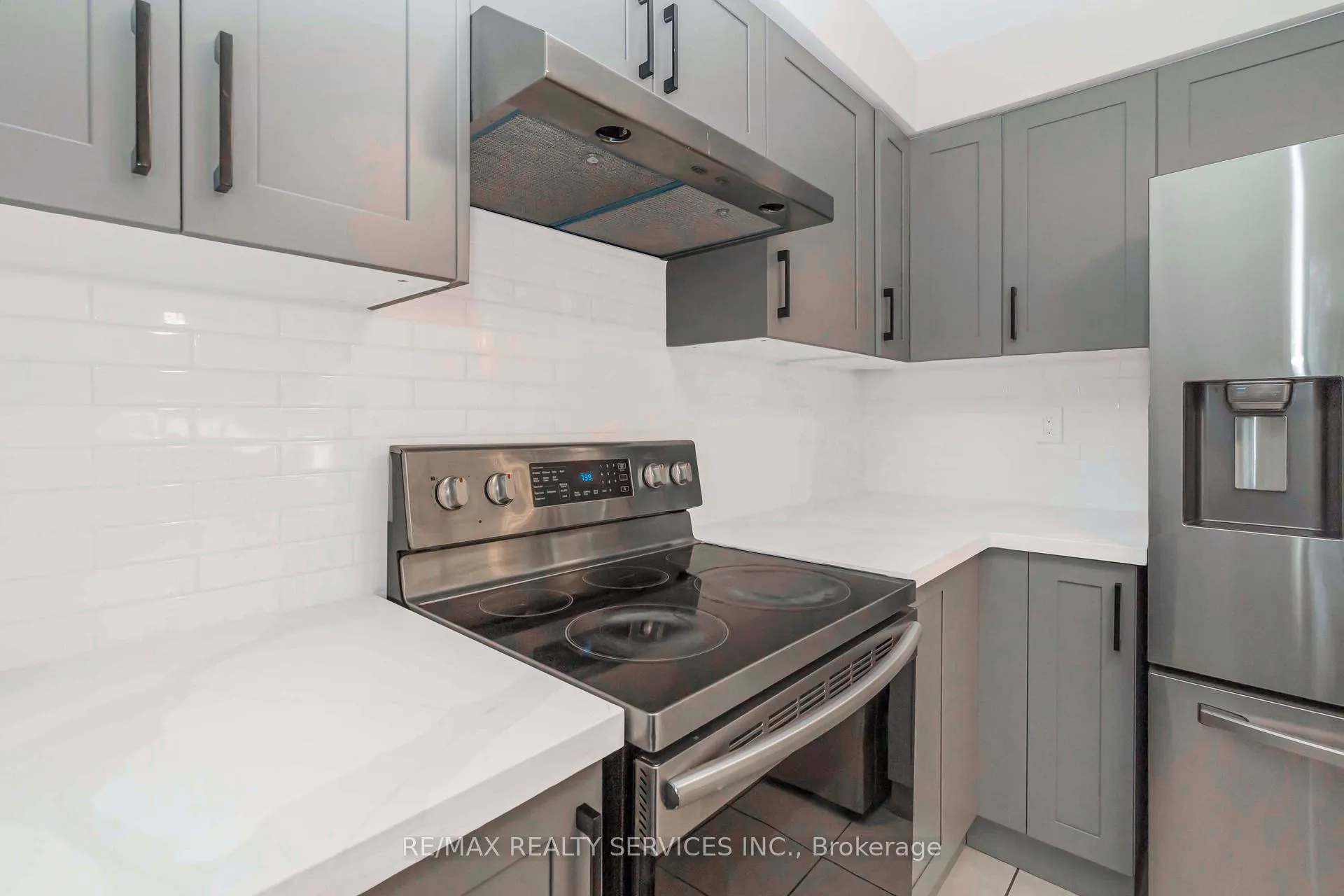 Photo 16 of 46 Oakmeadow Drive, Brampton, Fletcher's Meadow — HOMEH