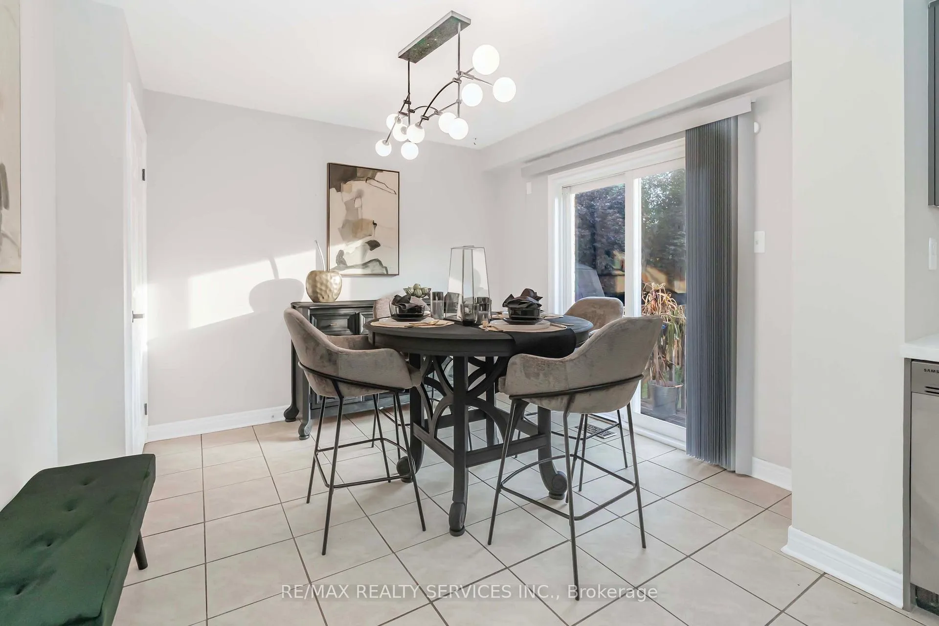 Photo 17 of 46 Oakmeadow Drive, Brampton, Fletcher's Meadow — HOMEH
