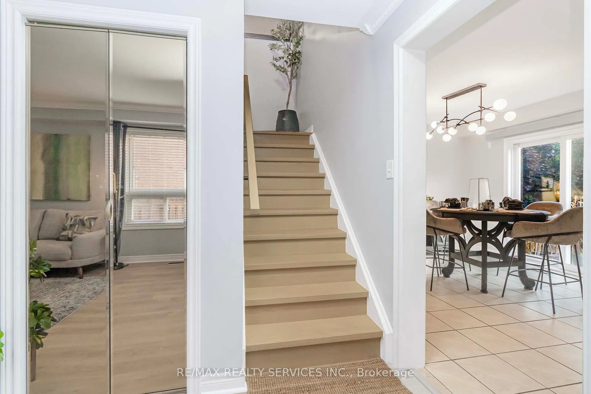 Photo 19 of 46 Oakmeadow Drive, Brampton, Fletcher's Meadow — HOMEH