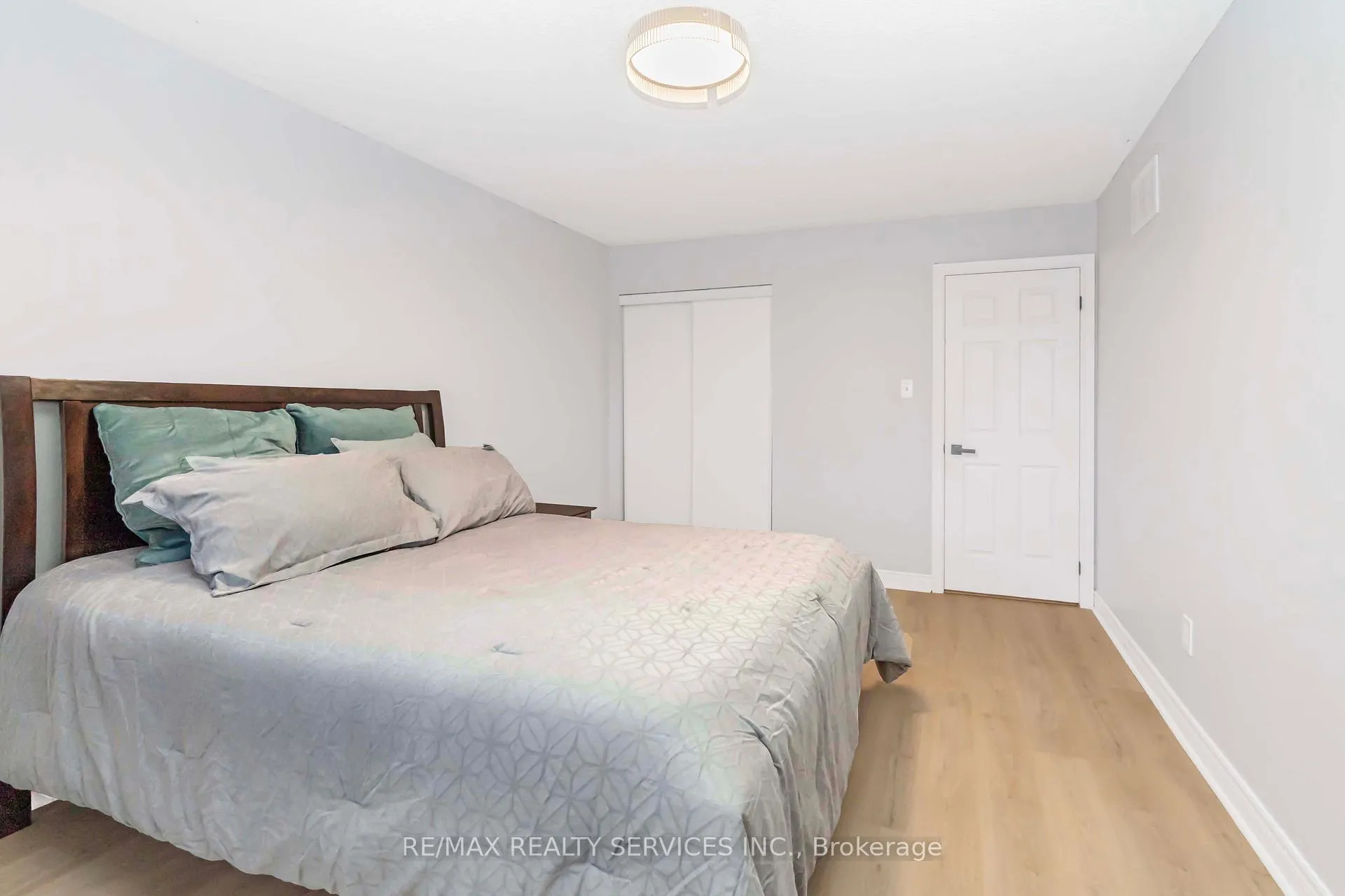 Photo 20 of 46 Oakmeadow Drive, Brampton, Fletcher's Meadow — HOMEH