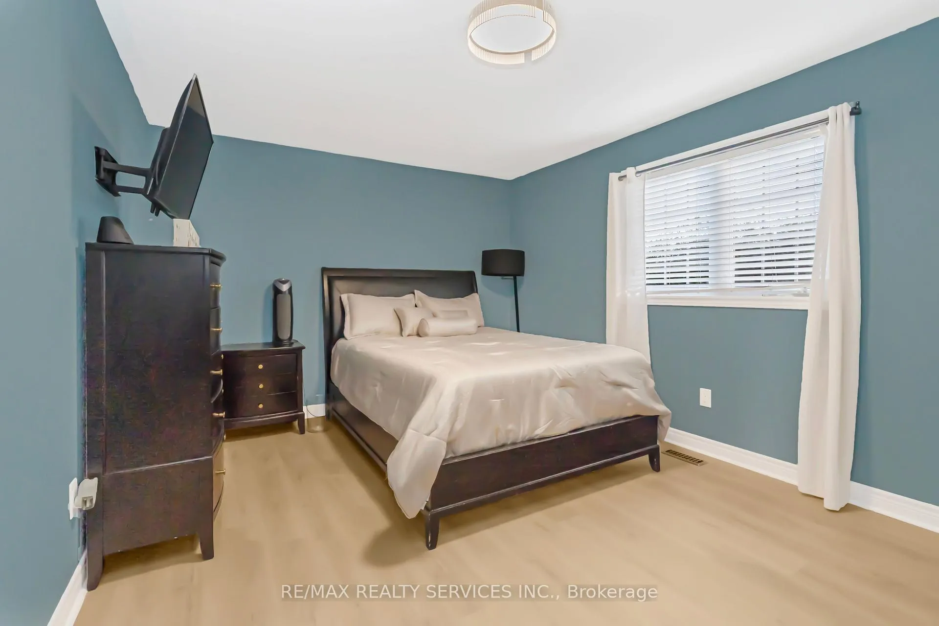 Photo 24 of 46 Oakmeadow Drive, Brampton, Fletcher's Meadow — HOMEH