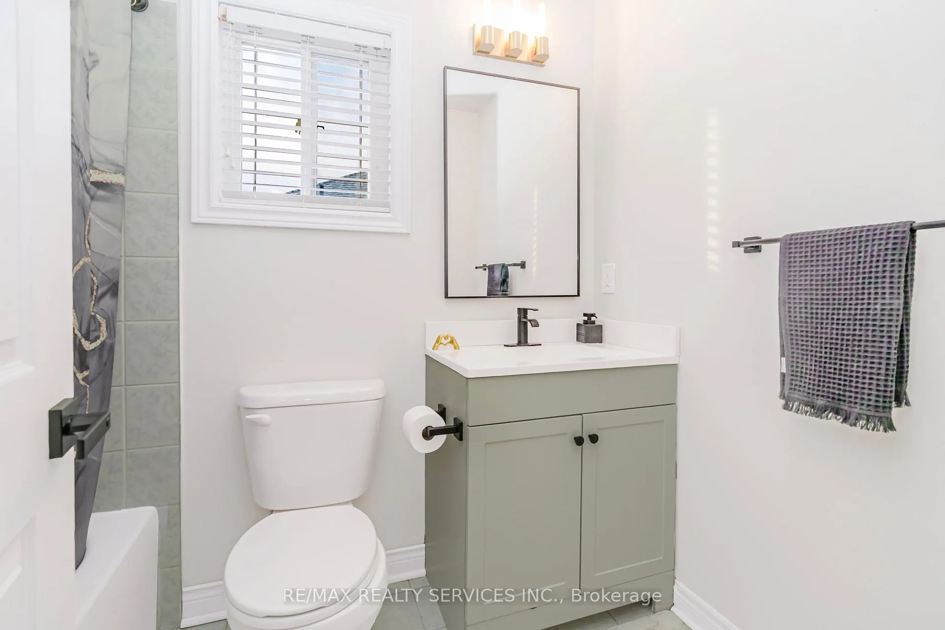 Photo 27 of 46 Oakmeadow Drive, Brampton, Fletcher's Meadow — HOMEH