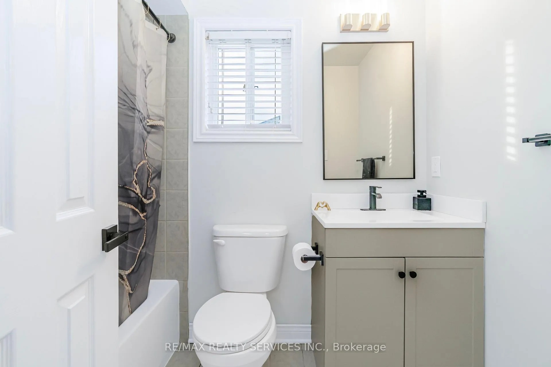 Photo 28 of 46 Oakmeadow Drive, Brampton, Fletcher's Meadow — HOMEH