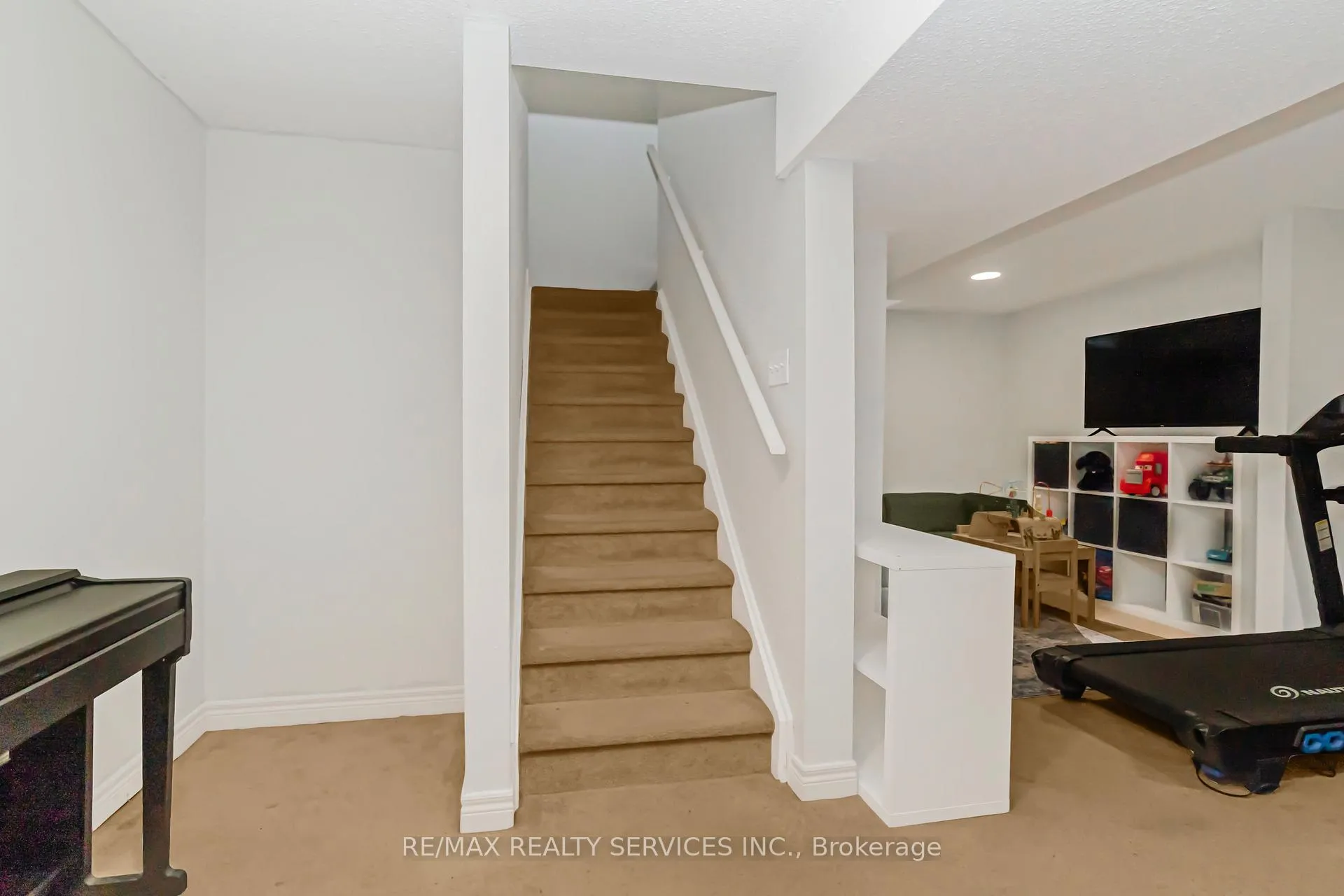Photo 29 of 46 Oakmeadow Drive, Brampton, Fletcher's Meadow — HOMEH