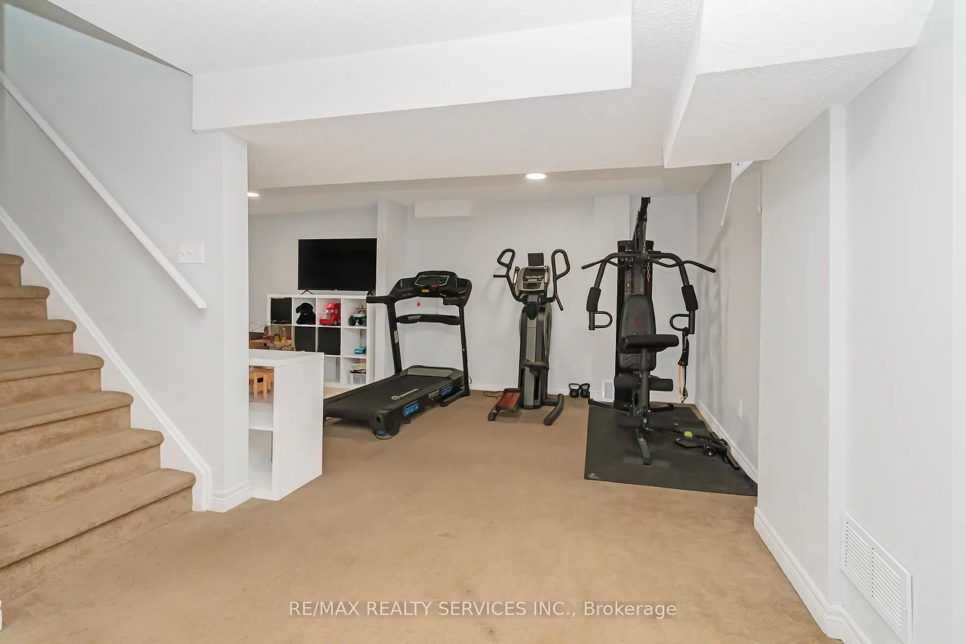 Photo 30 of 46 Oakmeadow Drive, Brampton, Fletcher's Meadow — HOMEH