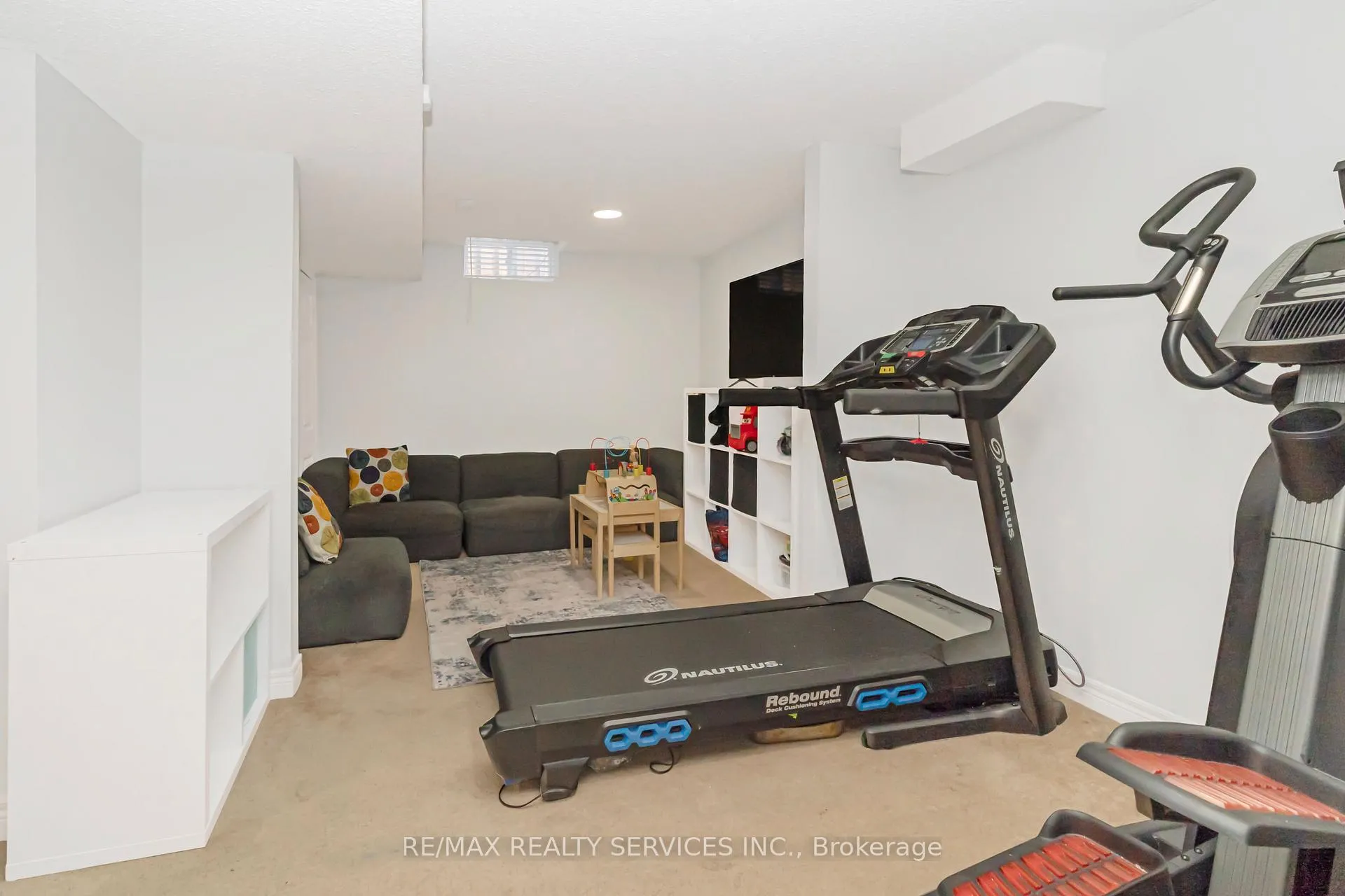 Photo 31 of 46 Oakmeadow Drive, Brampton, Fletcher's Meadow — HOMEH
