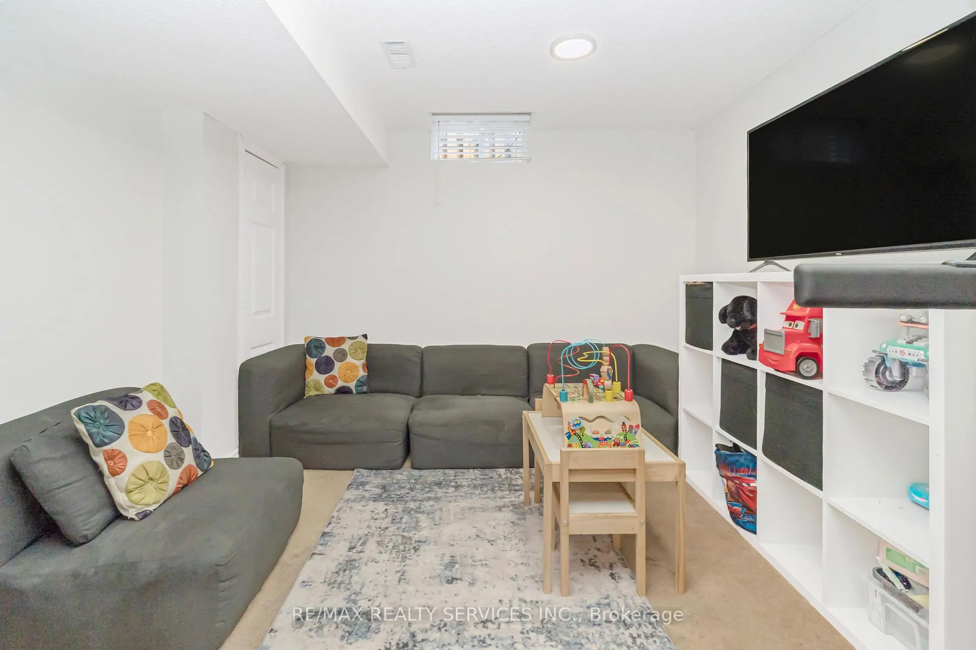 Photo 32 of 46 Oakmeadow Drive, Brampton, Fletcher's Meadow — HOMEH