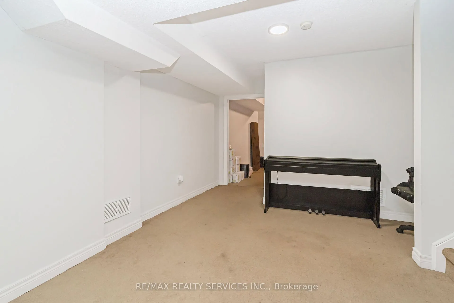 Photo 33 of 46 Oakmeadow Drive, Brampton, Fletcher's Meadow — HOMEH
